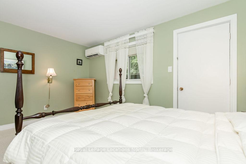 Photo 10 of 162 Escarpment Crescent, Collingwood — HOMEH