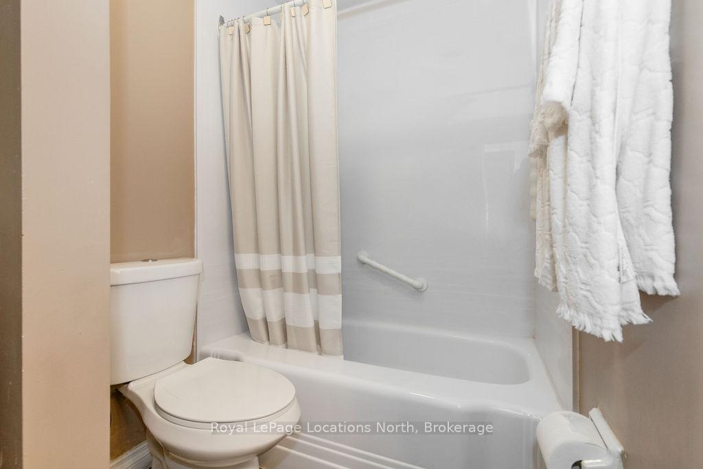 Photo 12 of 162 Escarpment Crescent, Collingwood — HOMEH
