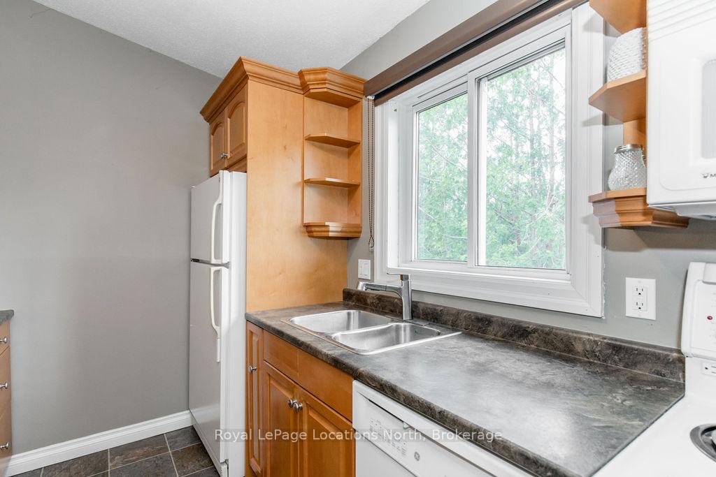 Photo 19 of 162 Escarpment Crescent, Collingwood — HOMEH