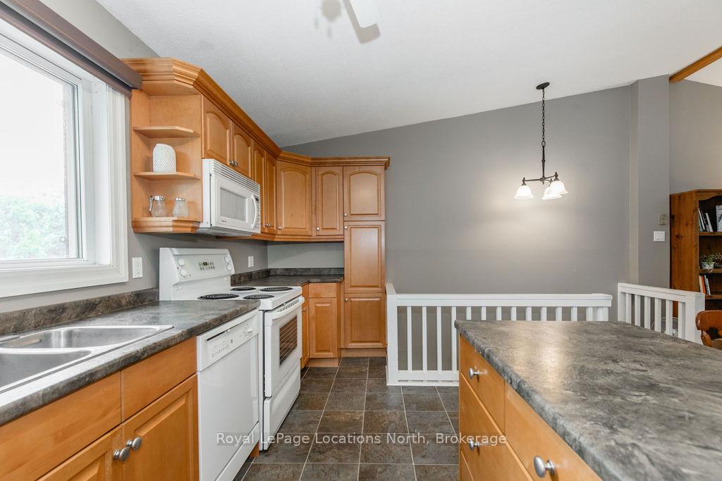 Photo 20 of 162 Escarpment Crescent, Collingwood — HOMEH