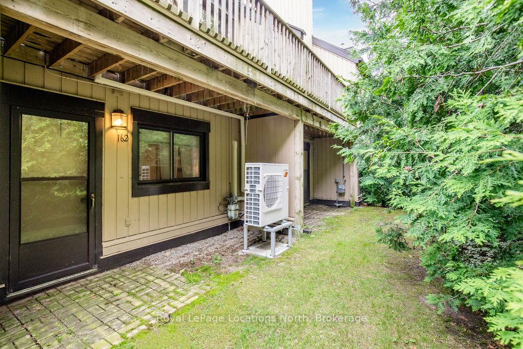 Photo 29 of 162 Escarpment Crescent, Collingwood — HOMEH