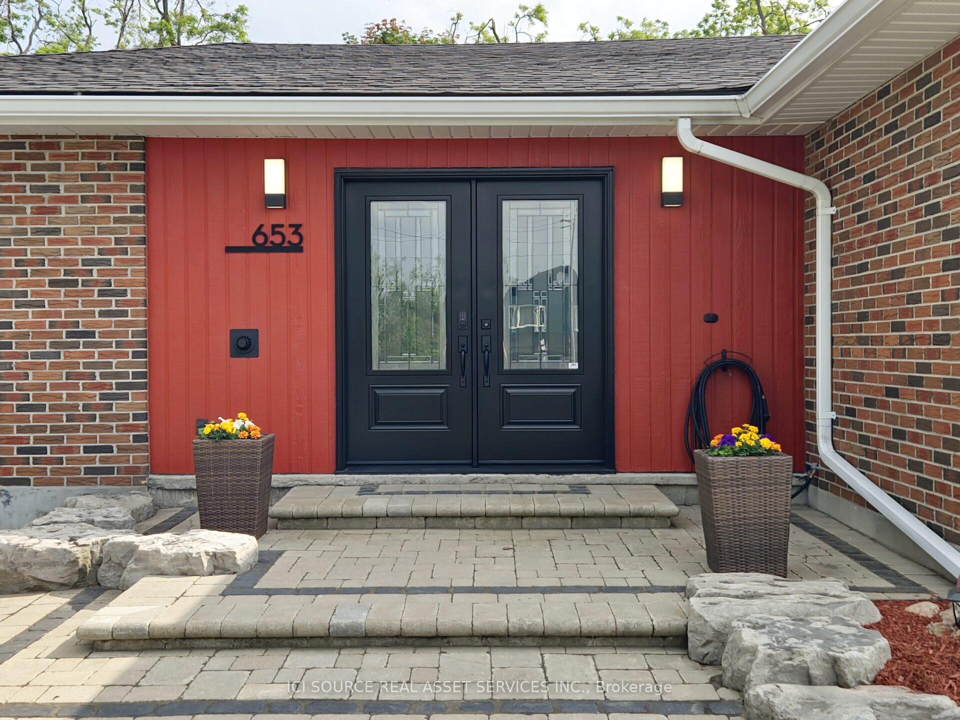 Front of 653 Simcoe Street