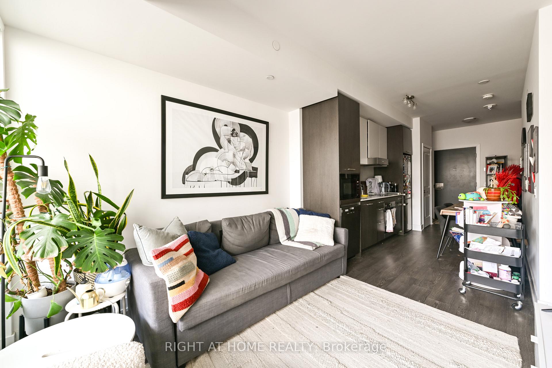 Front of Unit 1008, 11 Lillian Street