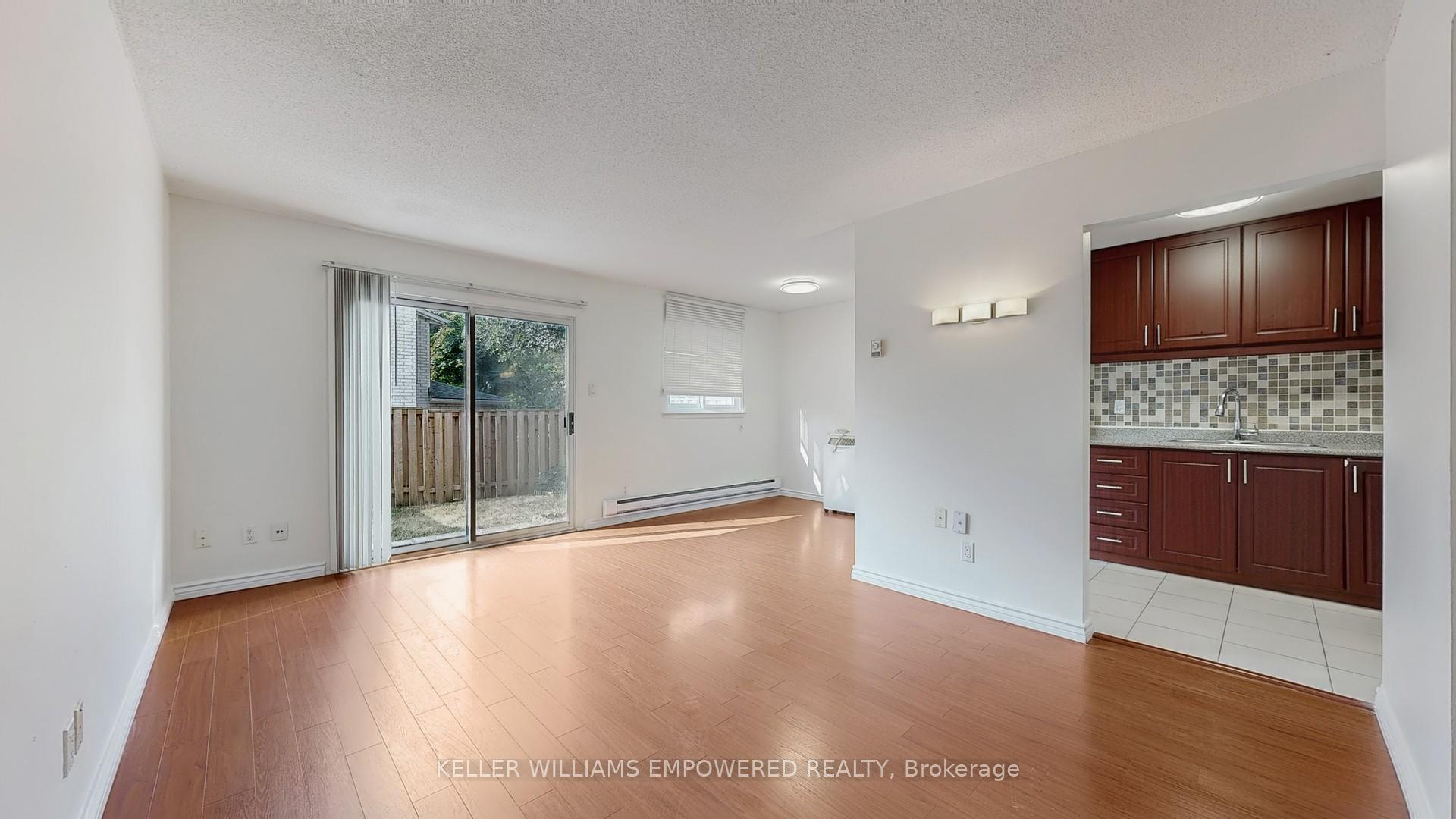 Photo 2 of 19 Harper Way, Markham, Aileen-Willowbrook — HOMEH