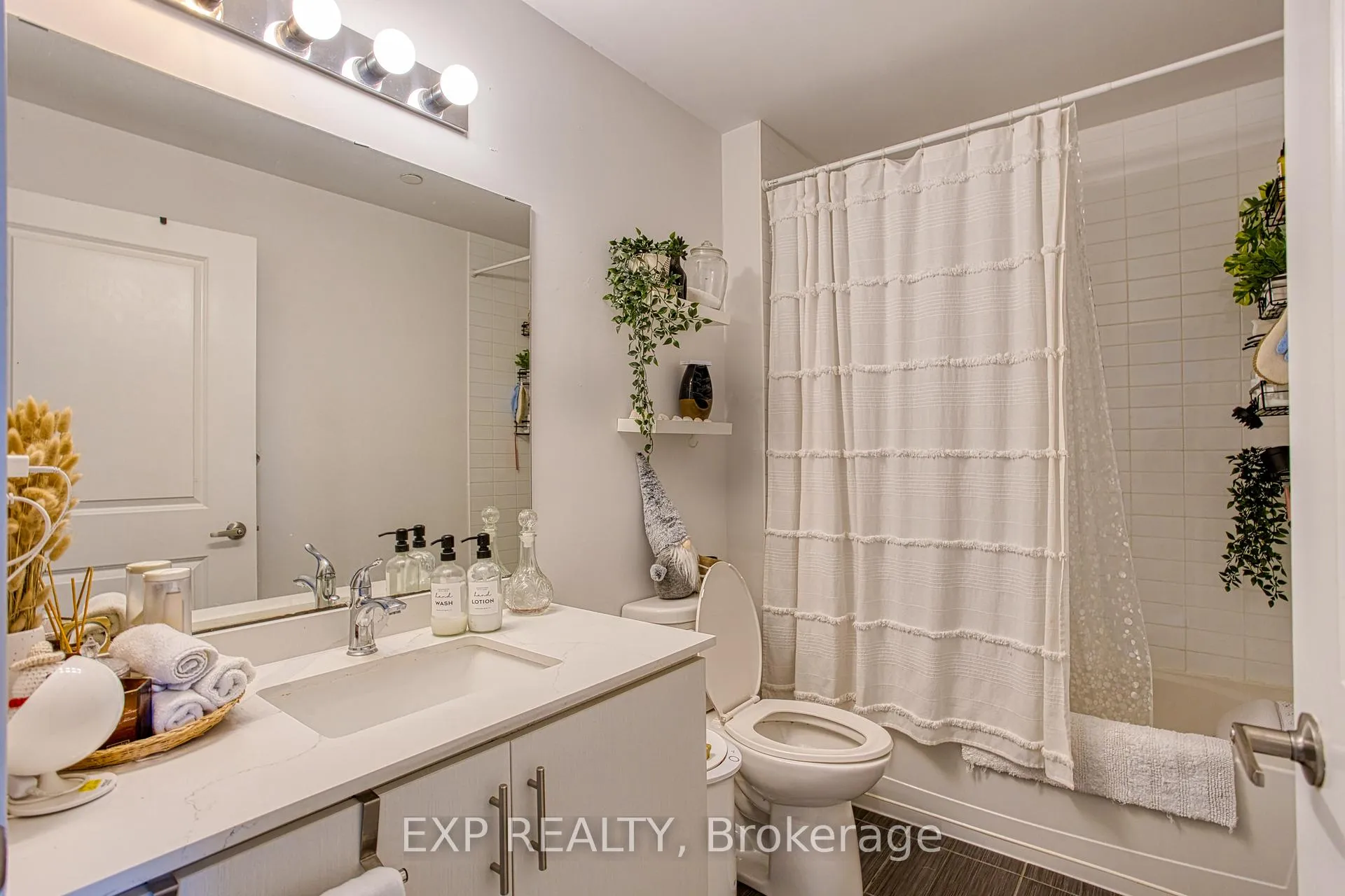 Photo 11 of Unit 130, 35 Southshore Crescent, Hamilton, Lakeshore — HOMEH