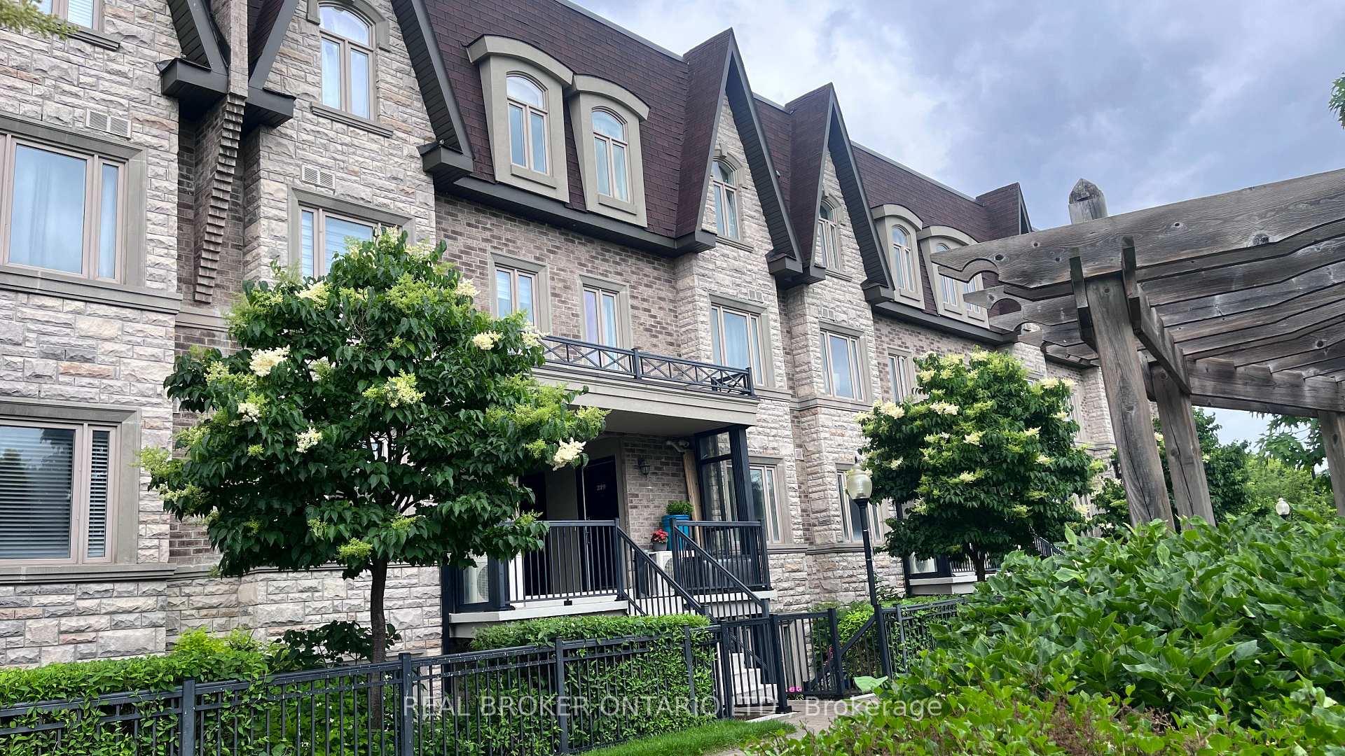 Front of Unit 214, 320 John Street