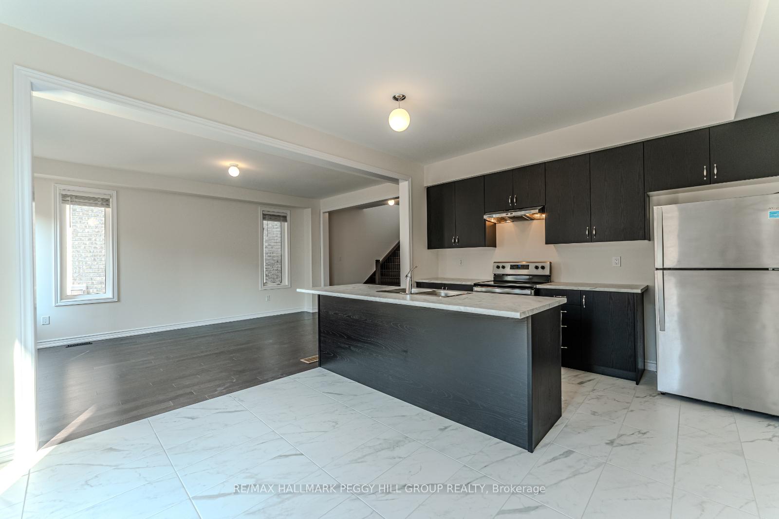 Photo 3 of 152 Nottingham Road, Barrie, Rural Barrie Southeast — HOMEH