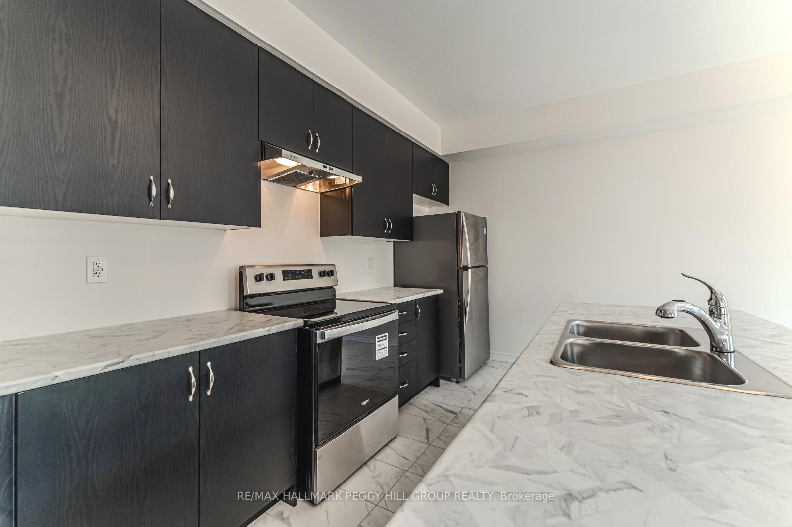 Photo 5 of 152 Nottingham Road, Barrie, Rural Barrie Southeast — HOMEH