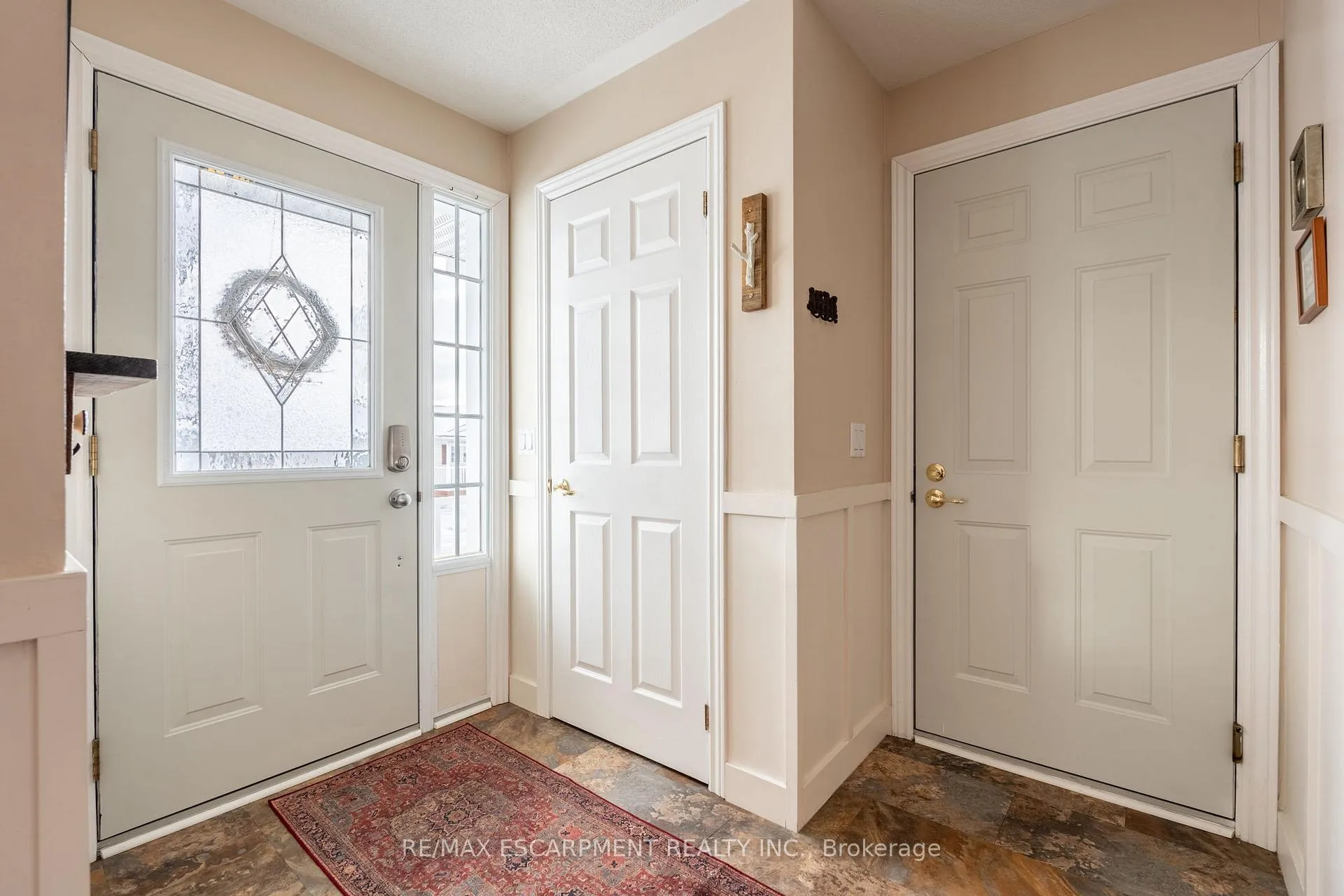 Photo 4 of 136 Glenariff Drive, Hamilton, Rural Flamborough — HOMEH