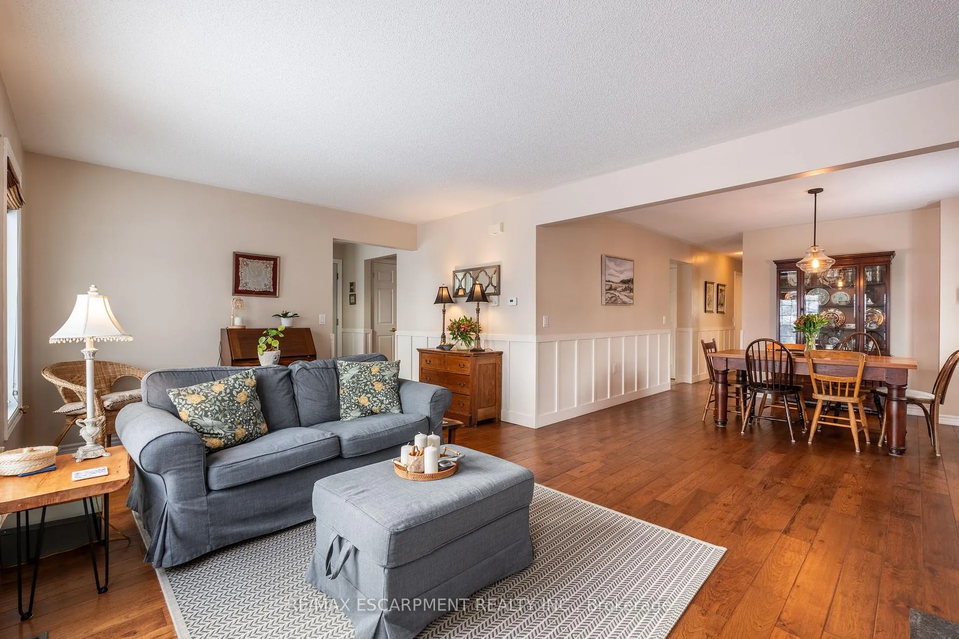 Photo 9 of 136 Glenariff Drive, Hamilton, Rural Flamborough — HOMEH
