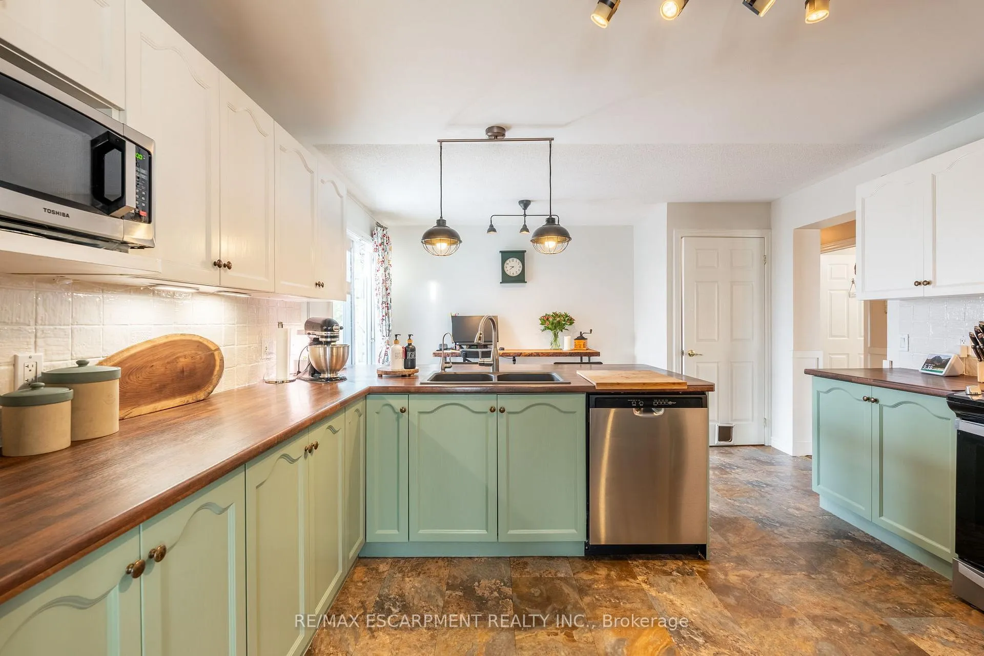 Photo 13 of 136 Glenariff Drive, Hamilton, Rural Flamborough — HOMEH