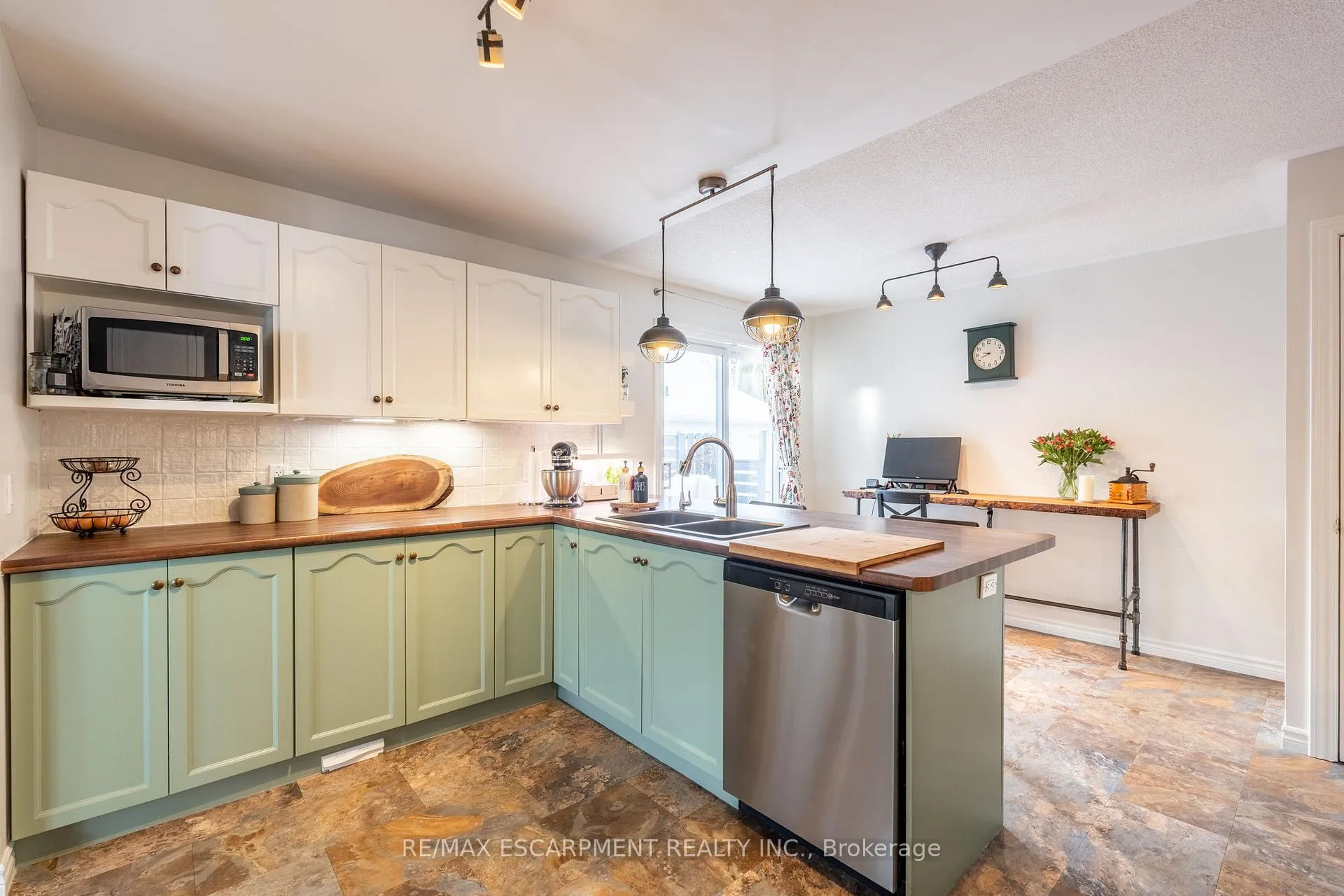Photo 14 of 136 Glenariff Drive, Hamilton, Rural Flamborough — HOMEH