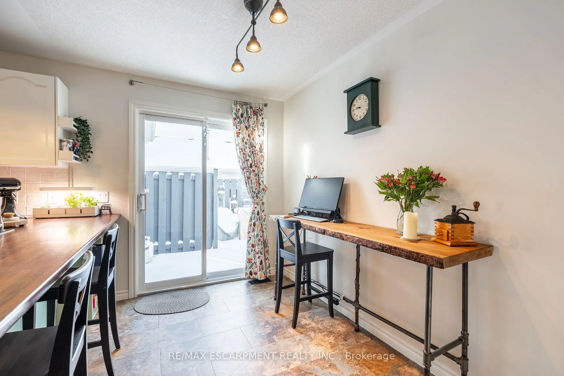 Photo 17 of 136 Glenariff Drive, Hamilton, Rural Flamborough — HOMEH