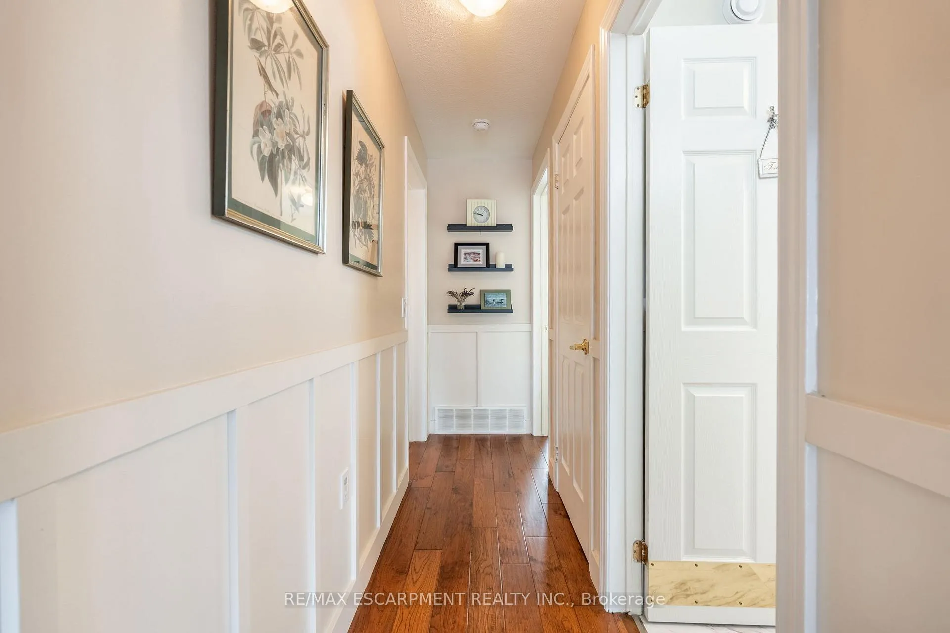 Photo 18 of 136 Glenariff Drive, Hamilton, Rural Flamborough — HOMEH