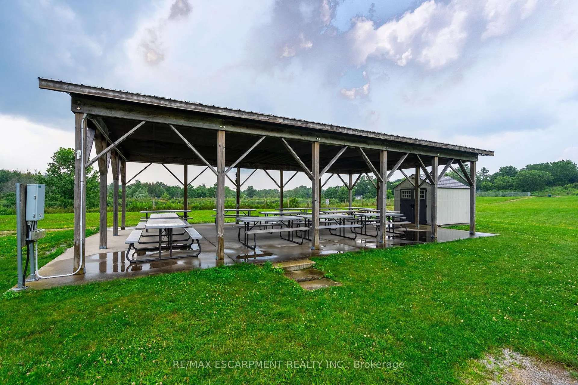 Photo 43 of 136 Glenariff Drive, Hamilton, Rural Flamborough — HOMEH