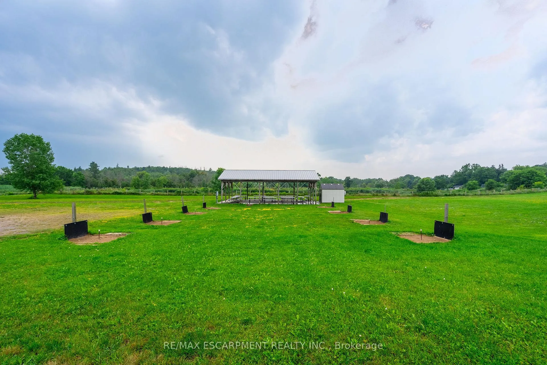 Photo 44 of 136 Glenariff Drive, Hamilton, Rural Flamborough — HOMEH