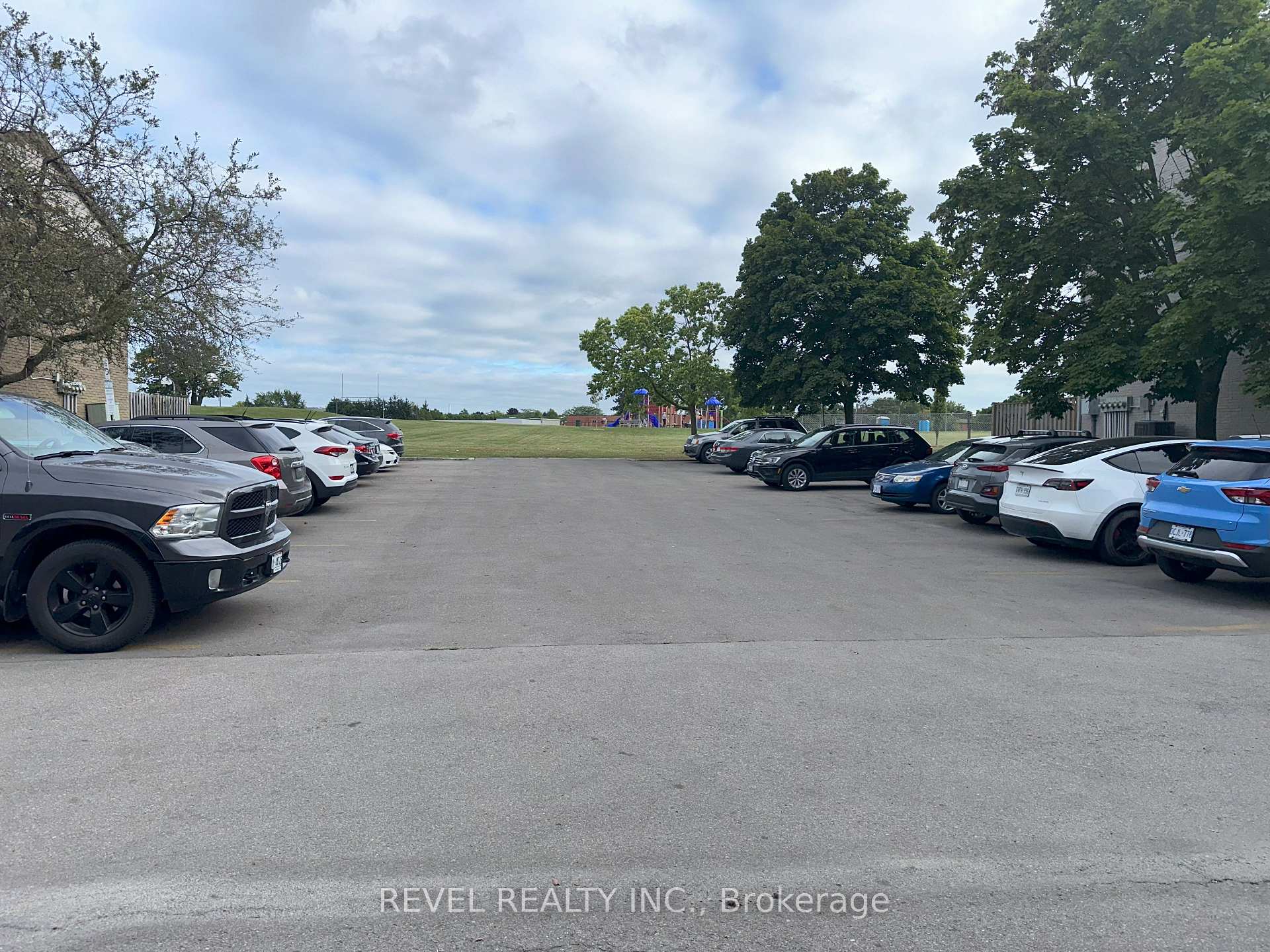Photo 2 of Unit 80, 1115 Paramount Drive, Hamilton, Stoney Creek — HOMEH