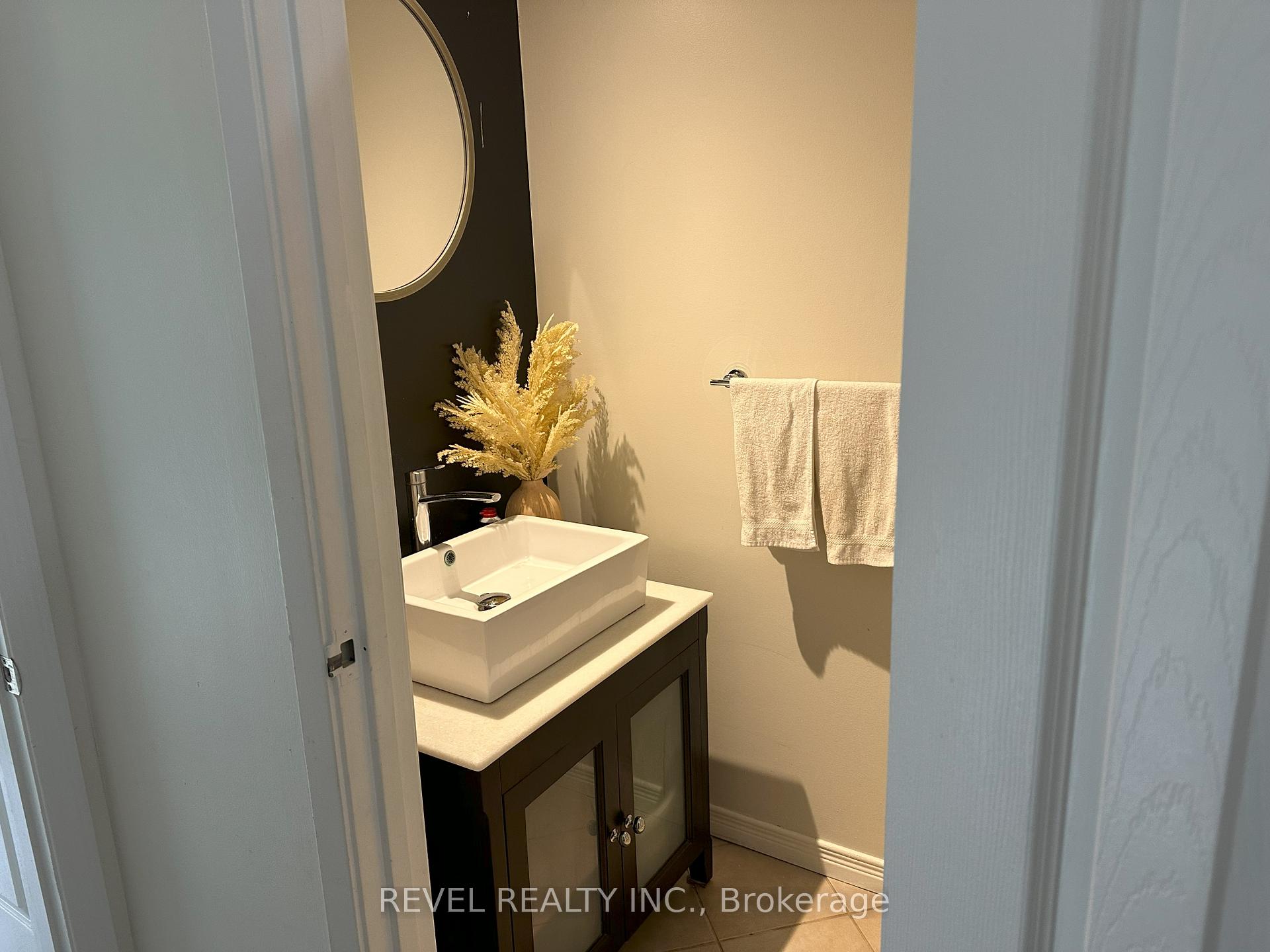 Photo 5 of Unit 80, 1115 Paramount Drive, Hamilton, Stoney Creek — HOMEH