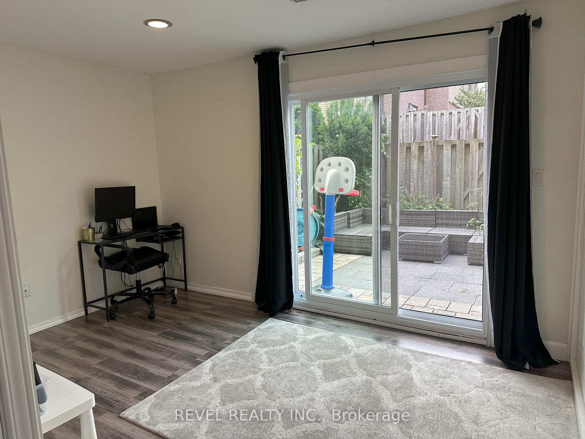 Photo 7 of Unit 80, 1115 Paramount Drive, Hamilton, Stoney Creek — HOMEH