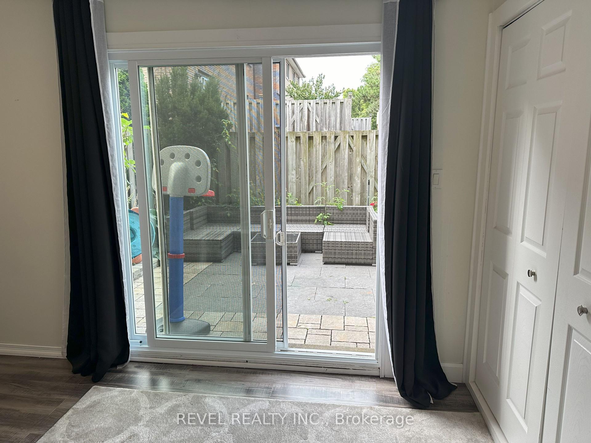 Photo 9 of Unit 80, 1115 Paramount Drive, Hamilton, Stoney Creek — HOMEH
