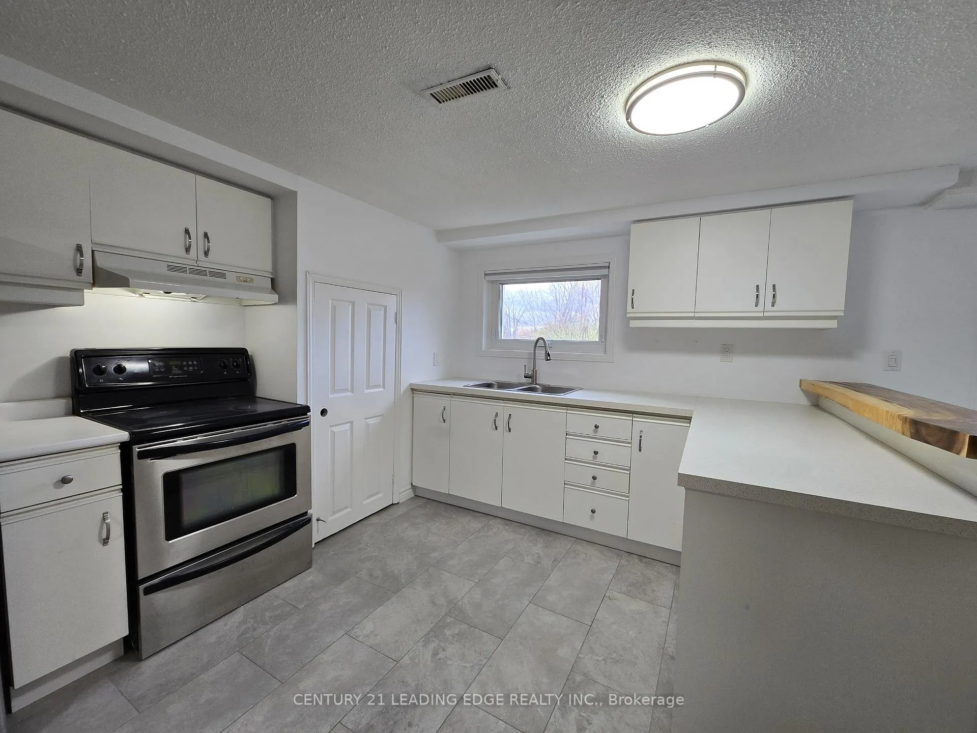 Photo 6 of Unit BSMT, 276 Walter Drive, Georgina, Keswick South — HOMEH