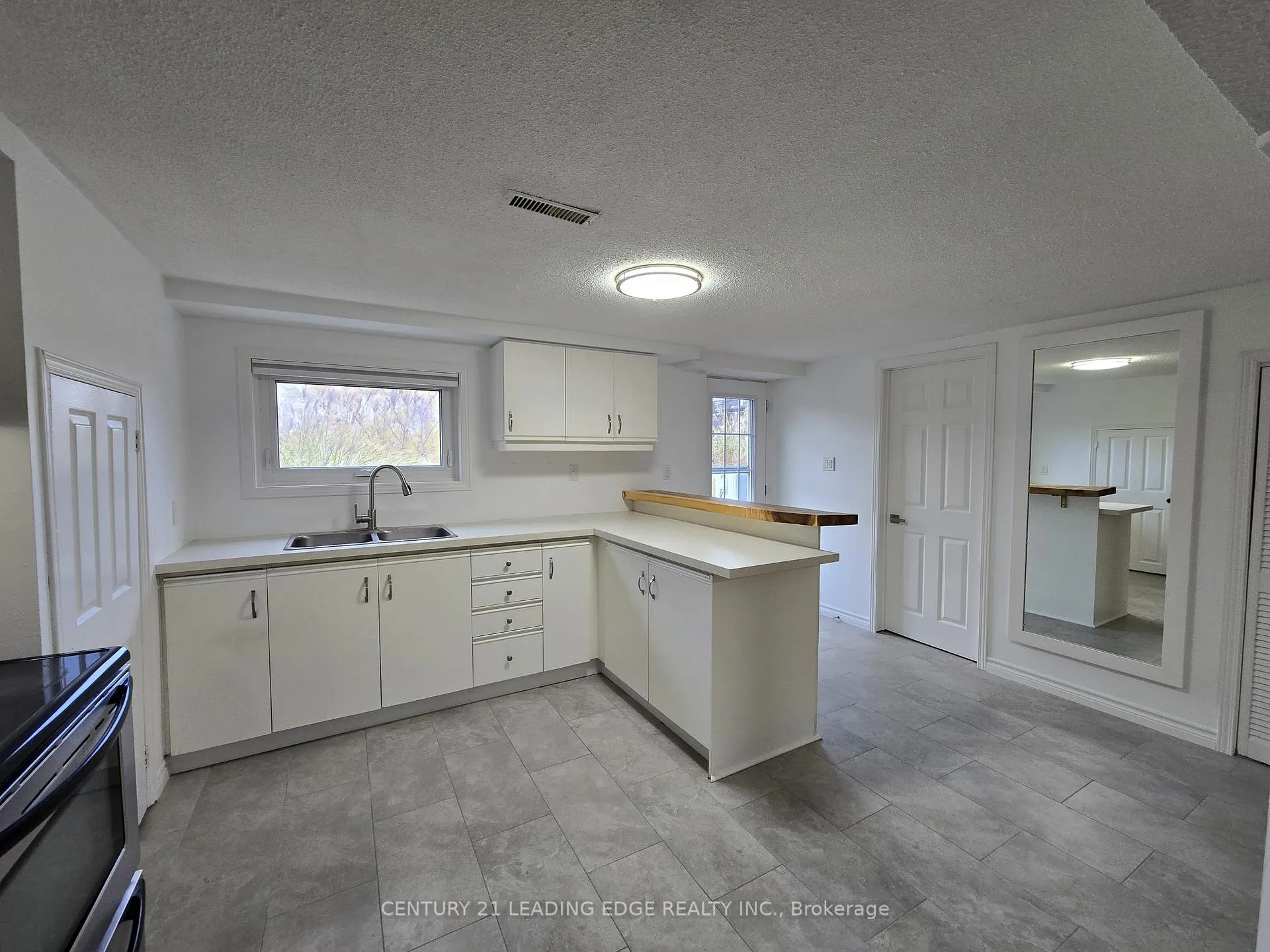 Photo 8 of Unit BSMT, 276 Walter Drive, Georgina, Keswick South — HOMEH