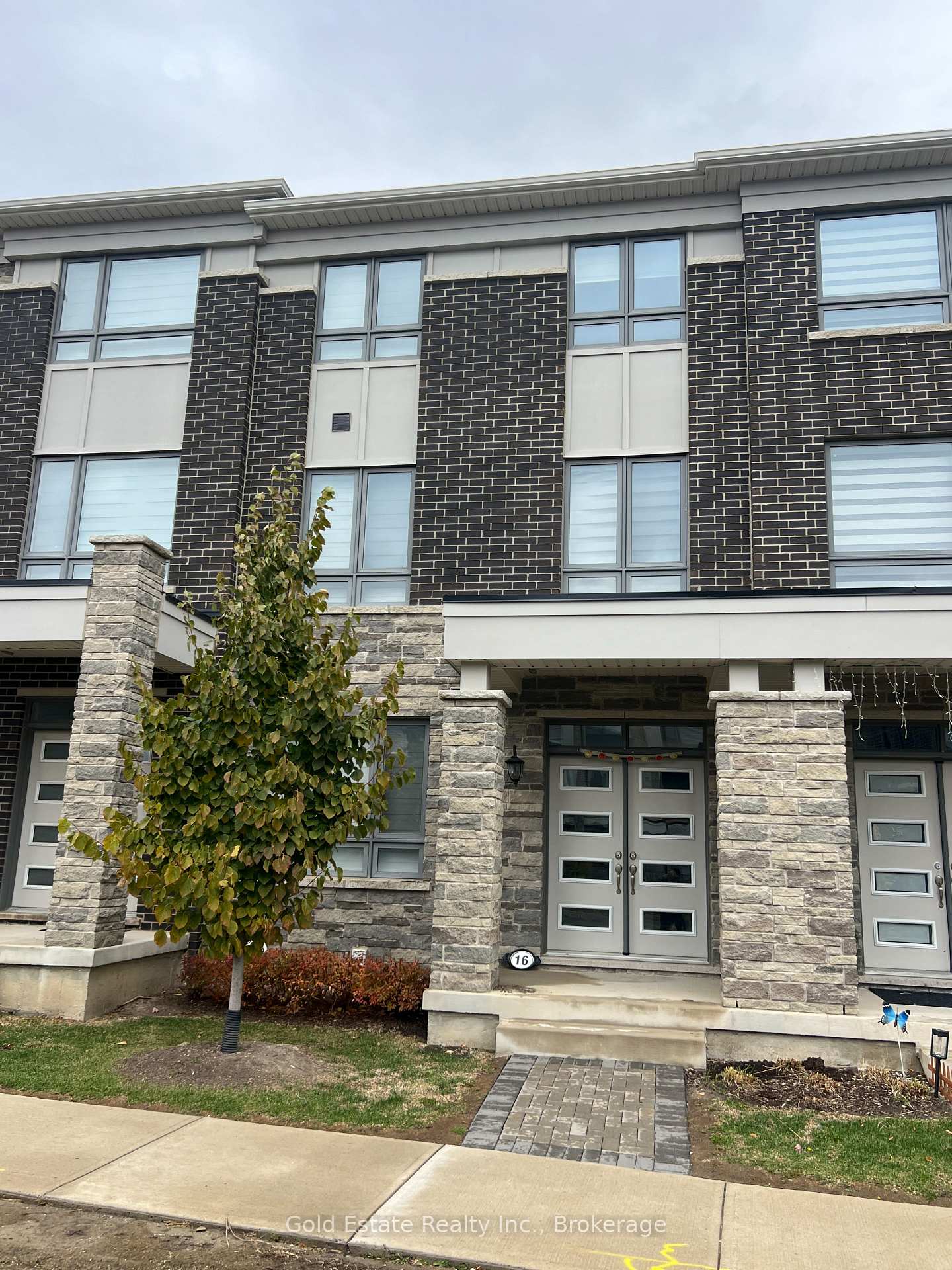 Photo 1 of 16 Summer Wind Lane, Brampton, Northwest Brampton — HOMEH