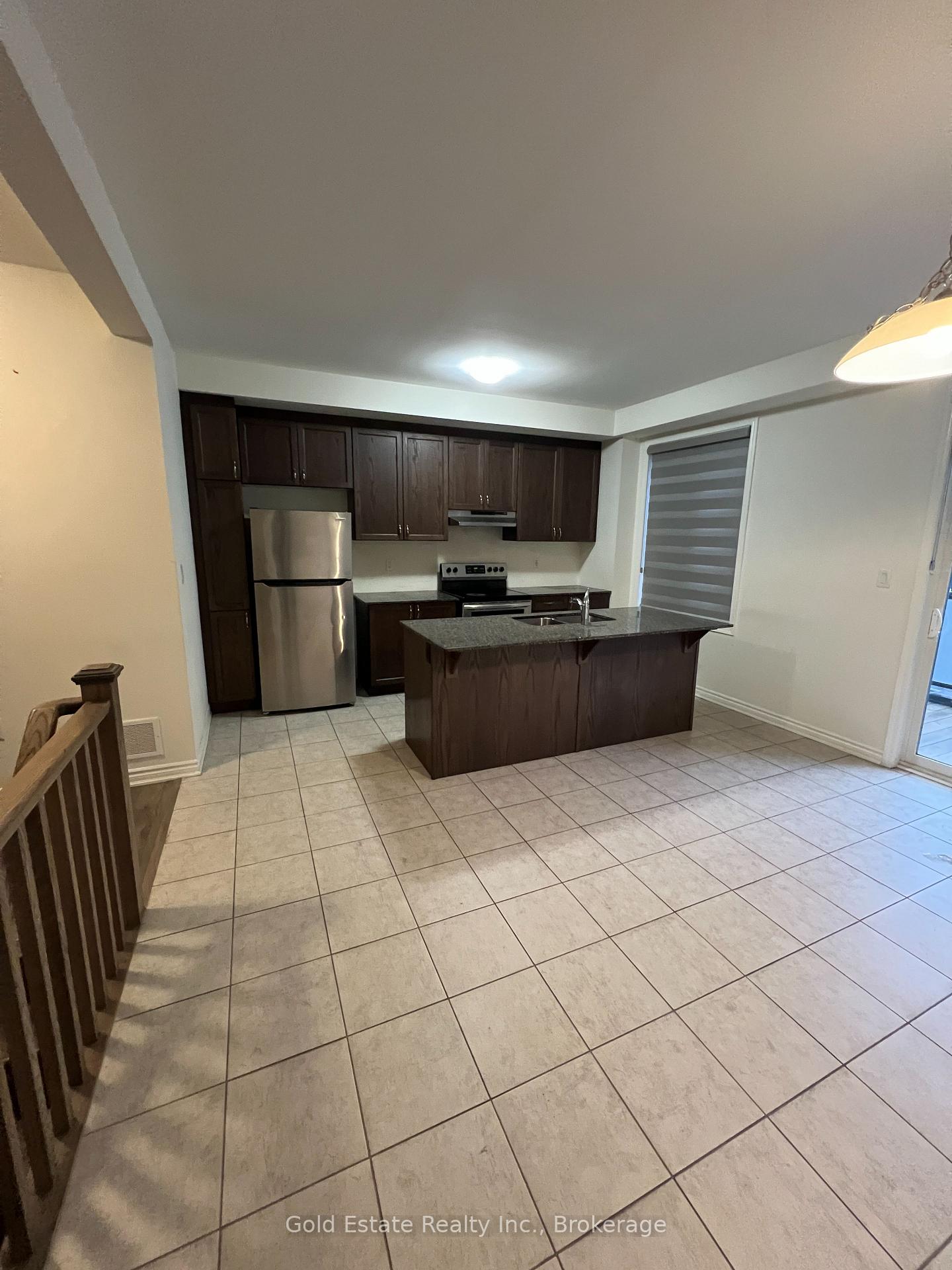 Photo 5 of 16 Summer Wind Lane, Brampton, Northwest Brampton — HOMEH