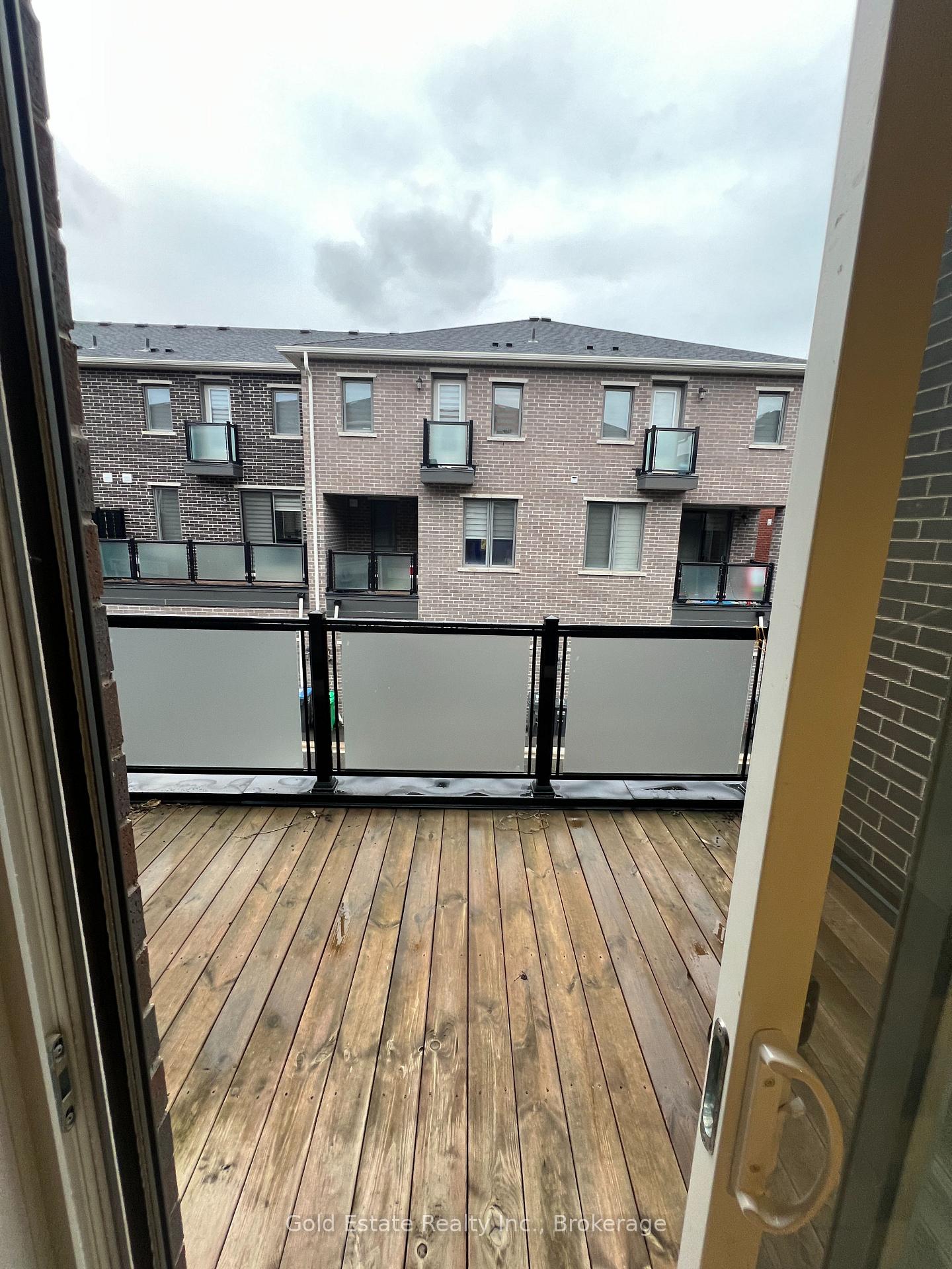 Photo 6 of 16 Summer Wind Lane, Brampton, Northwest Brampton — HOMEH