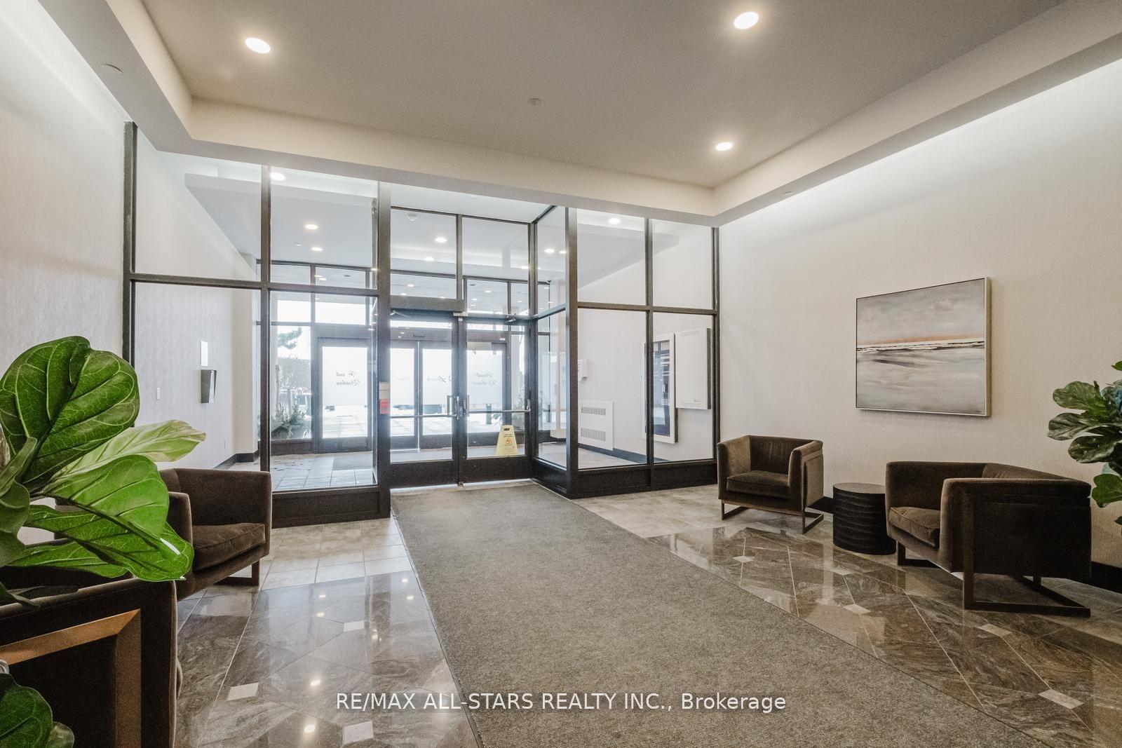 Photo 2 of Unit 303, 1 Leaside Park Drive, Toronto, Thorncliffe Park — HOMEH