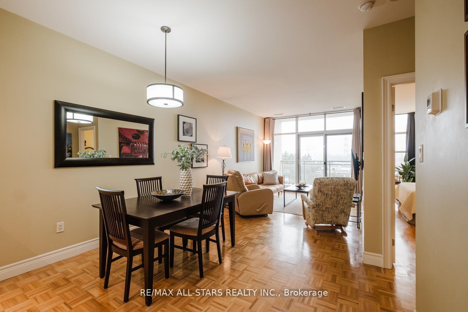 Photo 5 of Unit 303, 1 Leaside Park Drive, Toronto, Thorncliffe Park — HOMEH