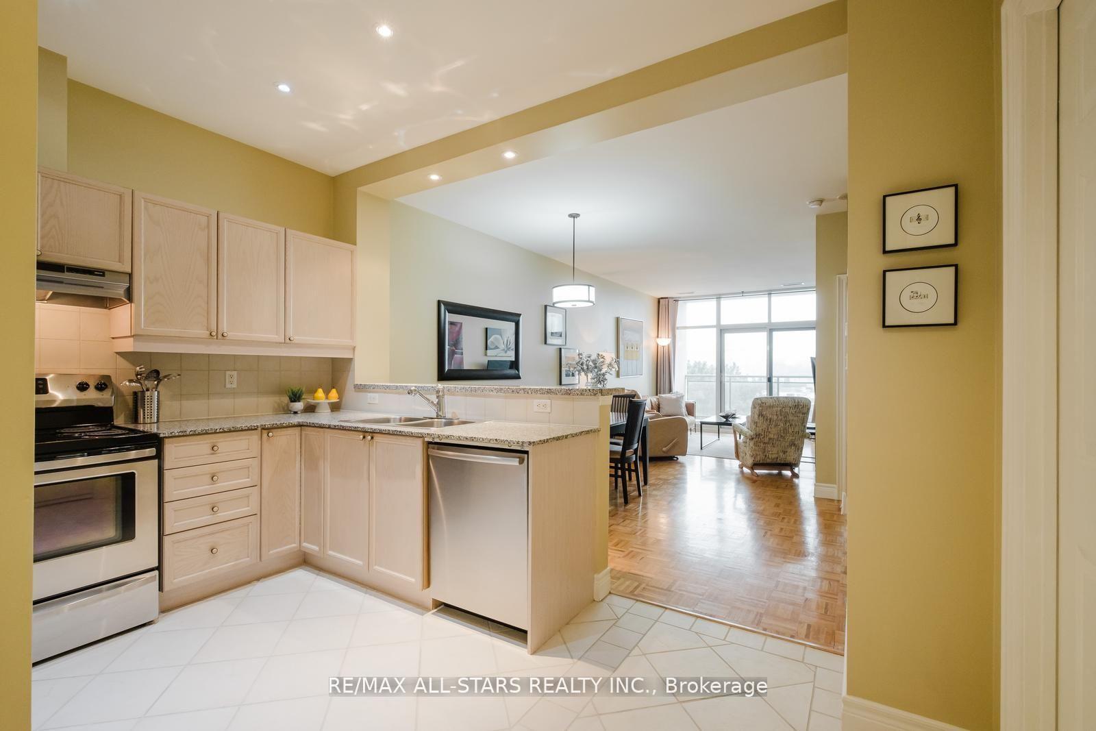 Photo 6 of Unit 303, 1 Leaside Park Drive, Toronto, Thorncliffe Park — HOMEH