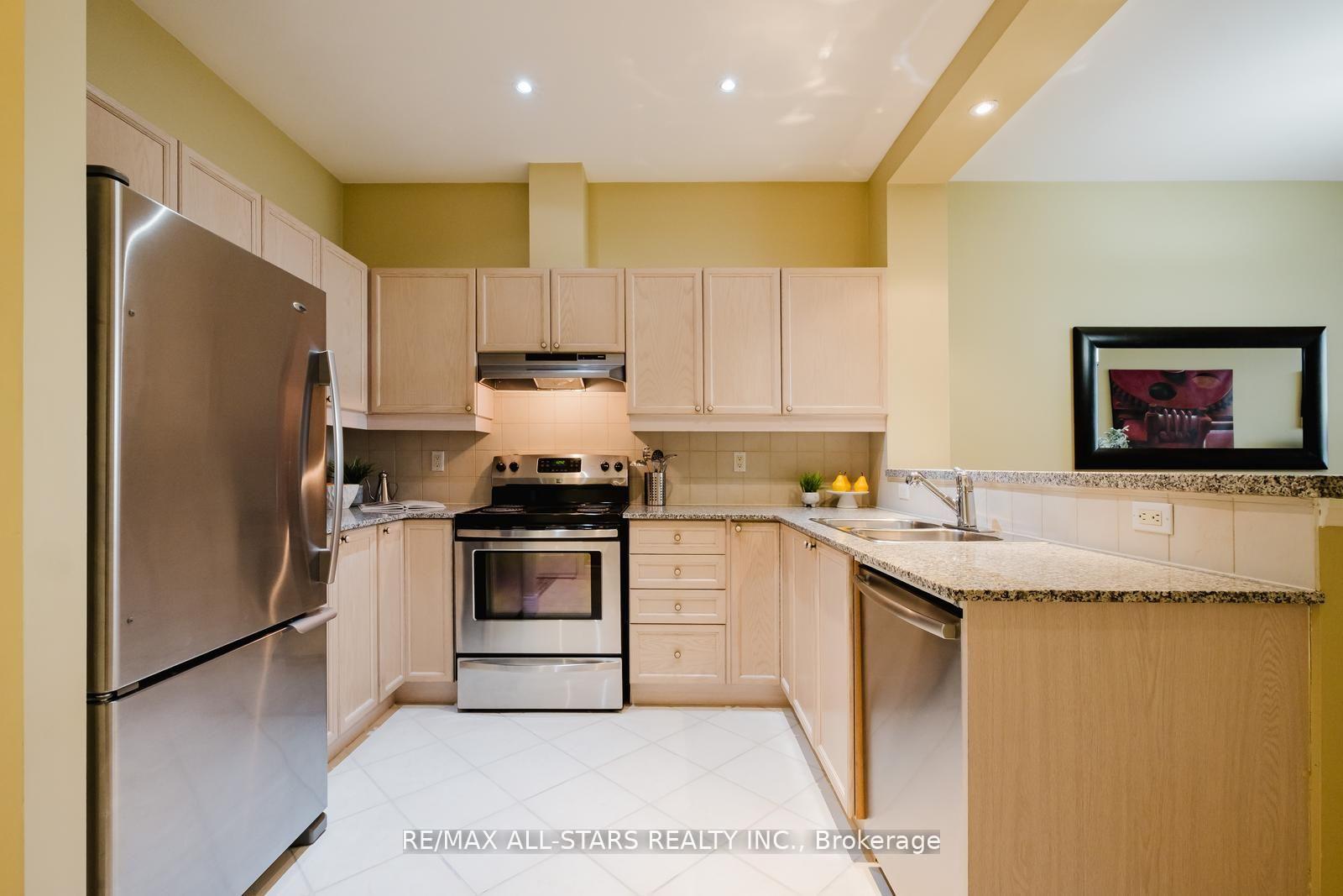 Photo 7 of Unit 303, 1 Leaside Park Drive, Toronto, Thorncliffe Park — HOMEH