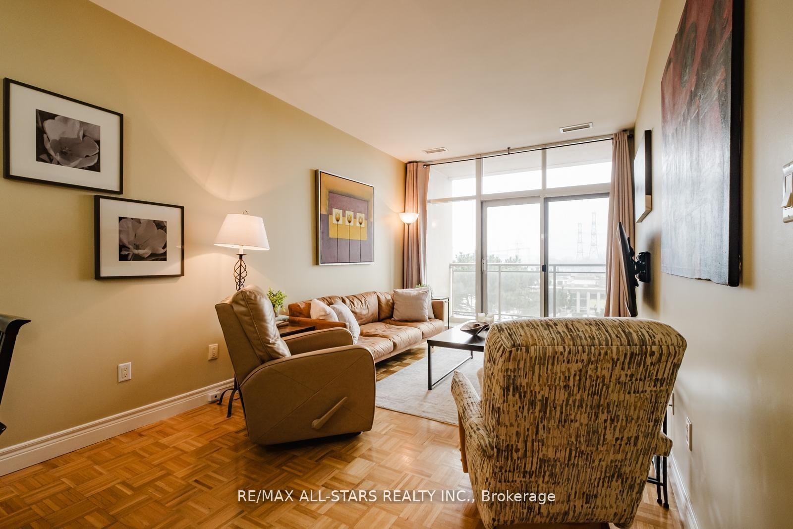 Photo 10 of Unit 303, 1 Leaside Park Drive, Toronto, Thorncliffe Park — HOMEH