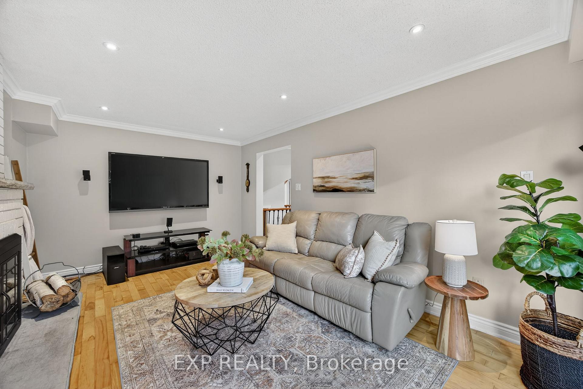 Photo 8 of 27 Fontaine Drive, Georgina, Keswick North — HOMEH