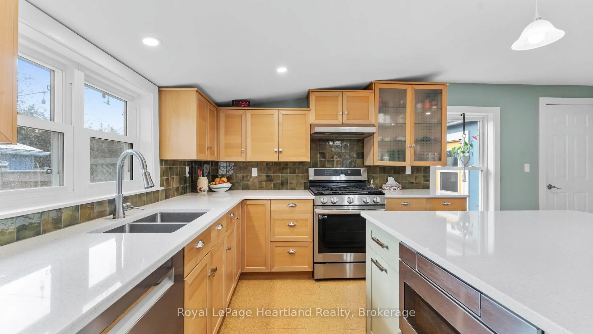 Photo 14 of 249 Lighthouse Street, Goderich, Goderich (Town) — HOMEH