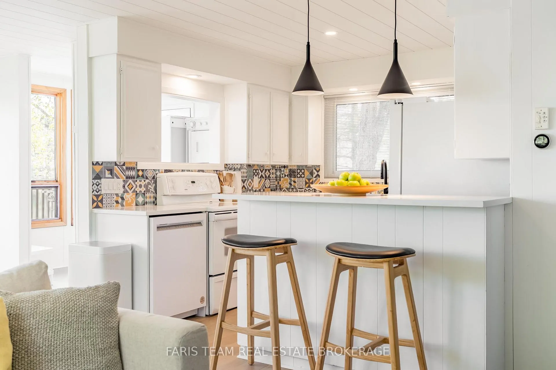 Photo 5 of 1010 Sanderson Road, Gravenhurst, Morrison — HOMEH
