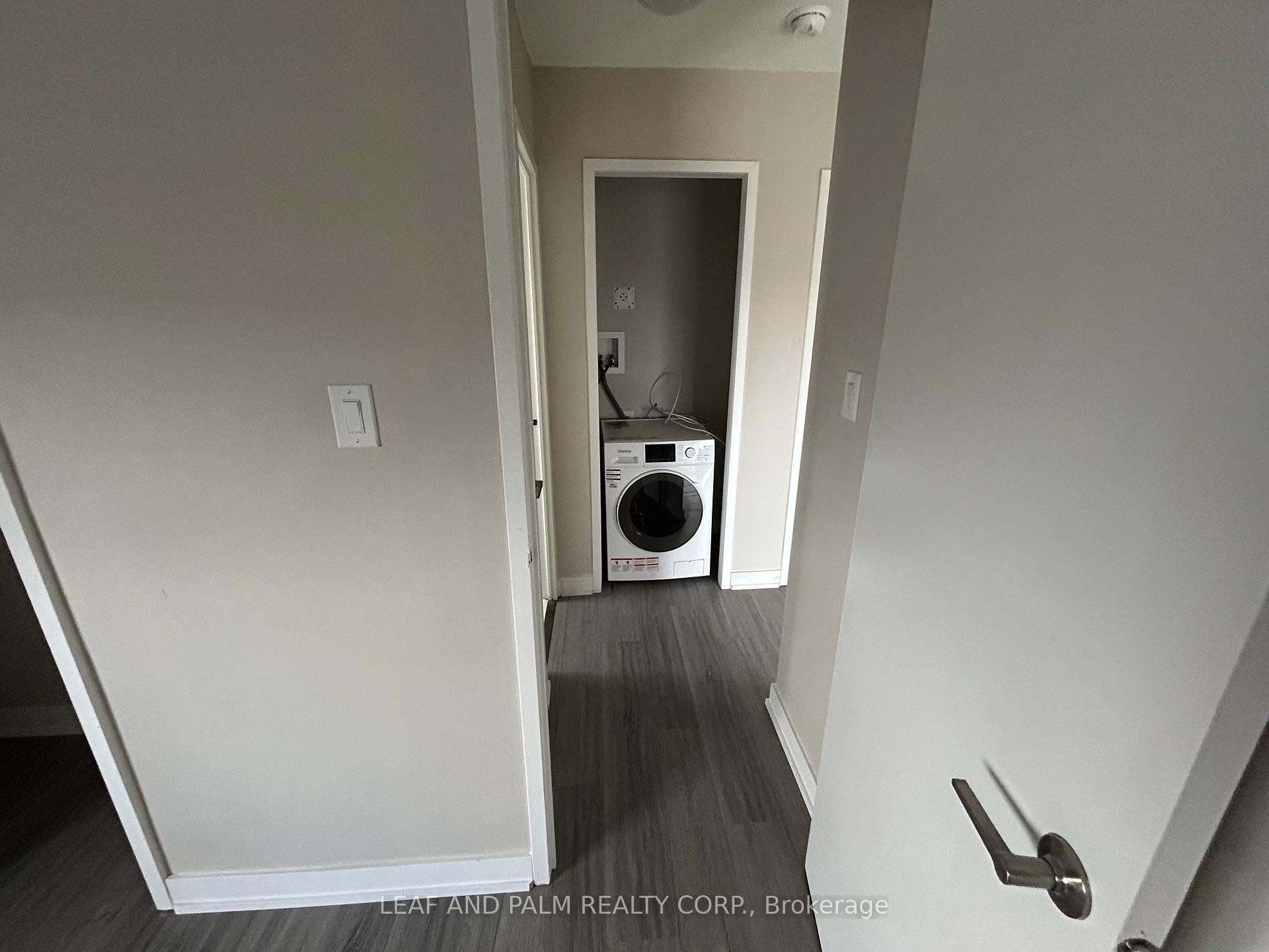 Photo 4 of Unit 301, 36 Machell Avenue, Aurora, Aurora Village — HOMEH