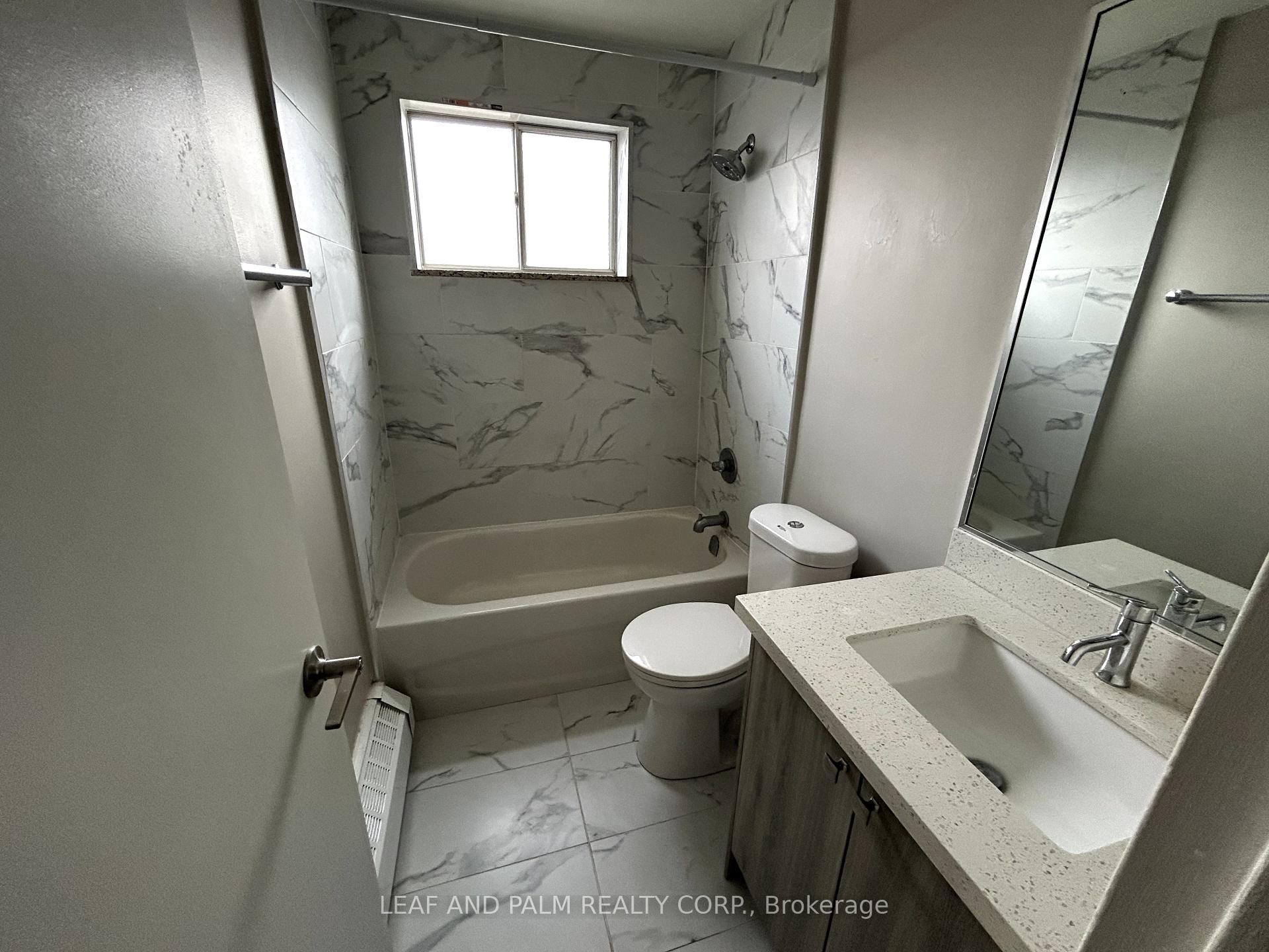 Photo 6 of Unit 301, 36 Machell Avenue, Aurora, Aurora Village — HOMEH
