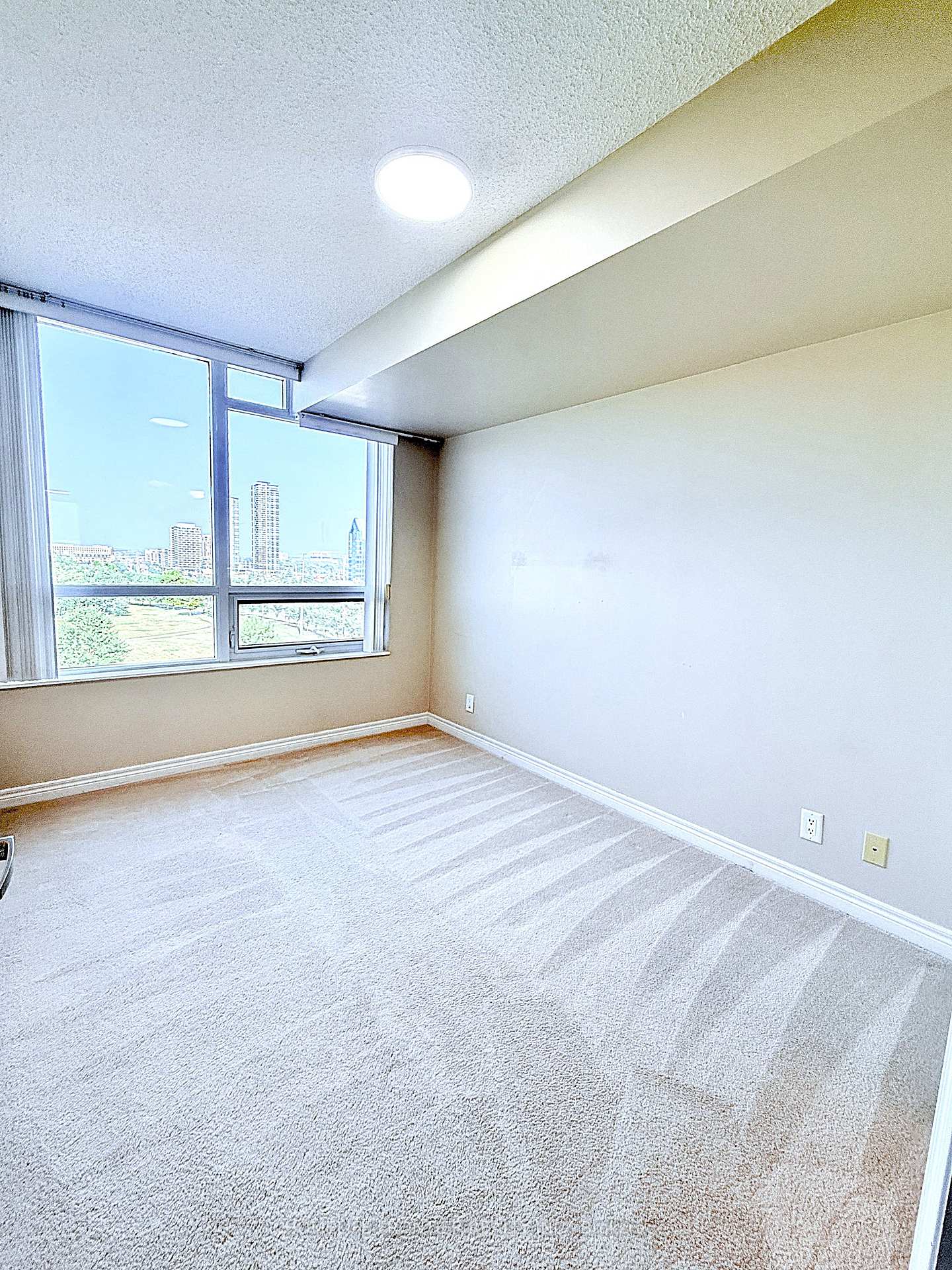 Photo 13 of Unit 826, 33 Cox Boulevard, Markham, Unionville — HOMEH