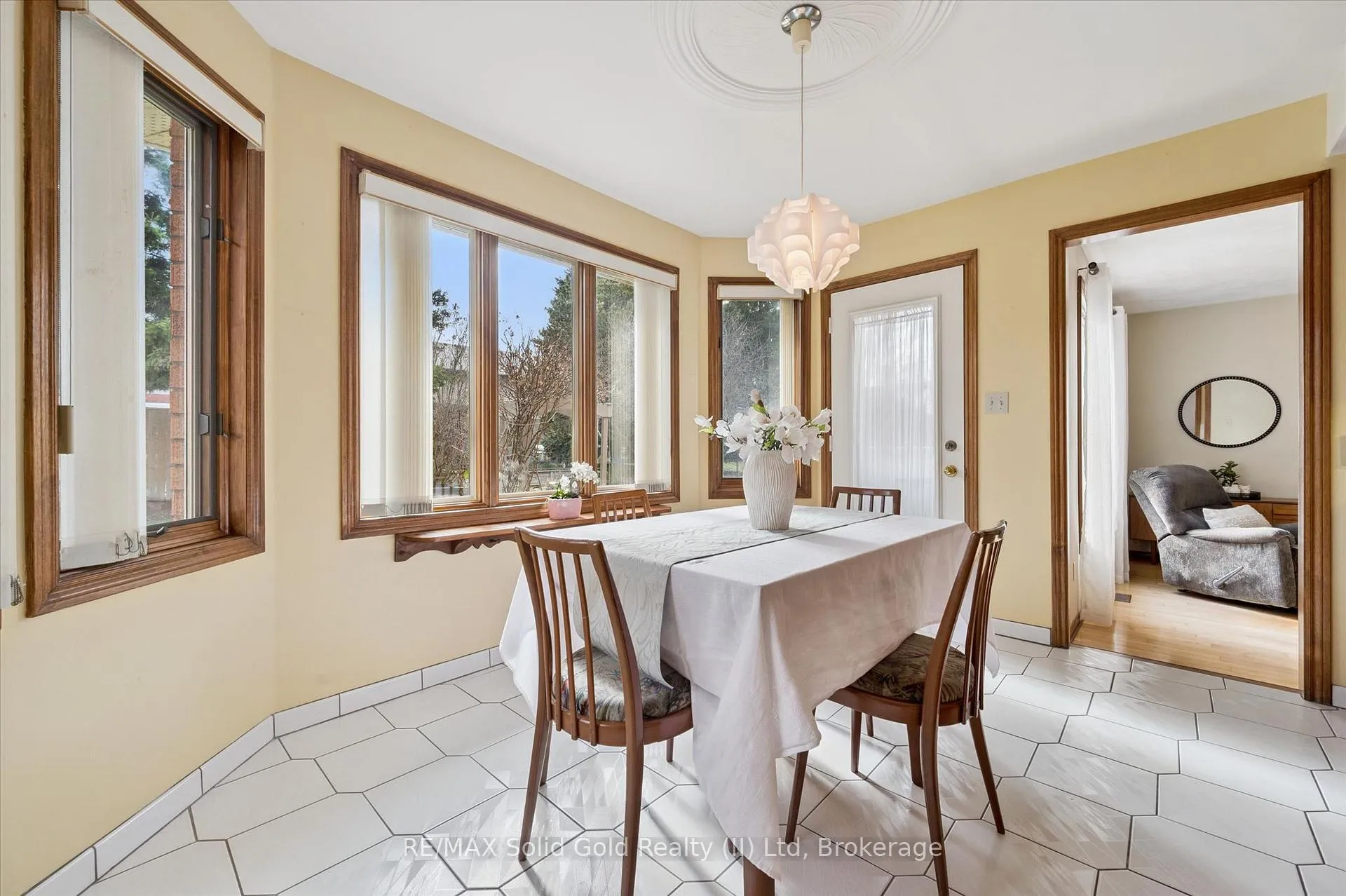 Photo 11 of 605 Stonebury Crescent, Waterloo — HOMEH