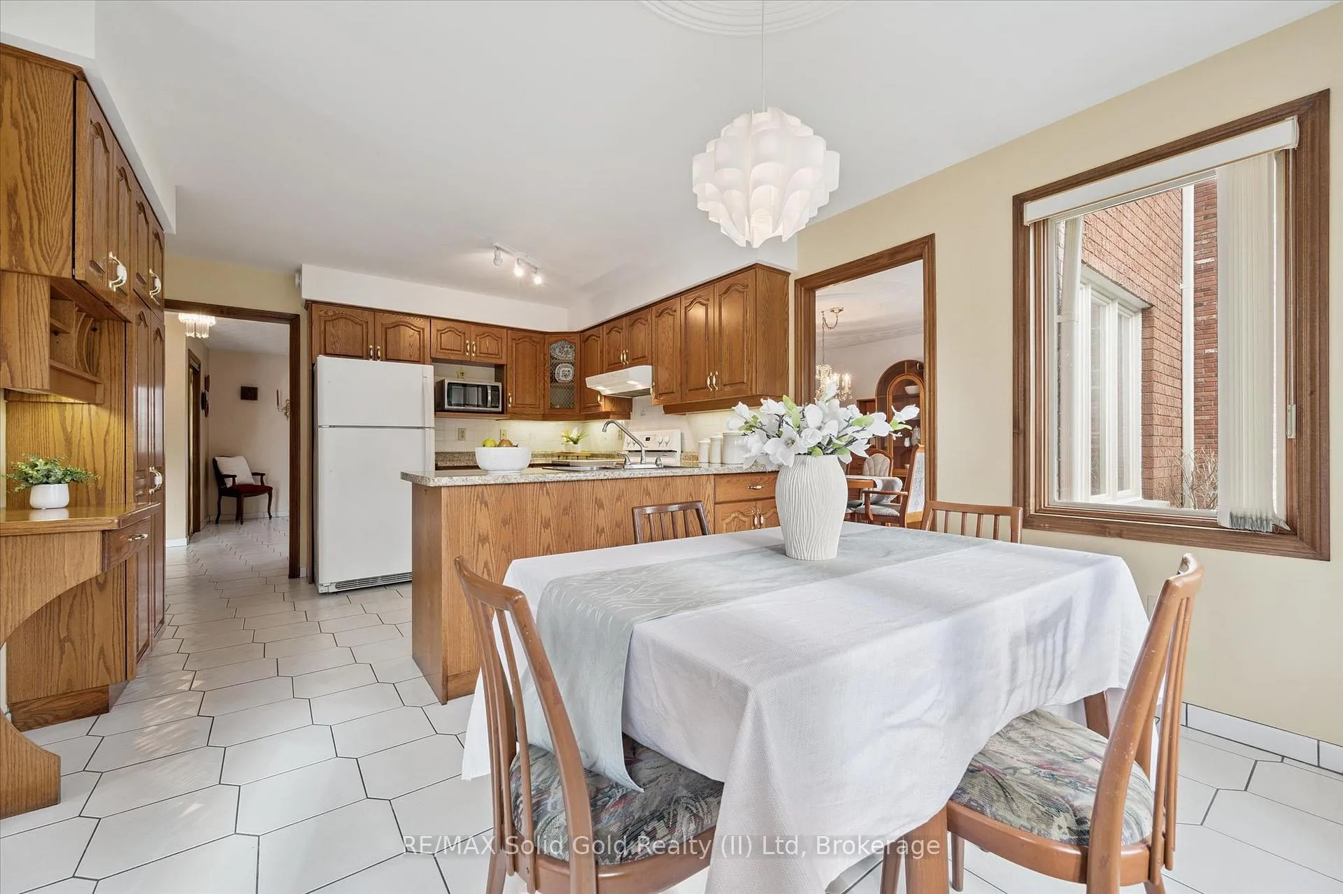 Photo 12 of 605 Stonebury Crescent, Waterloo — HOMEH