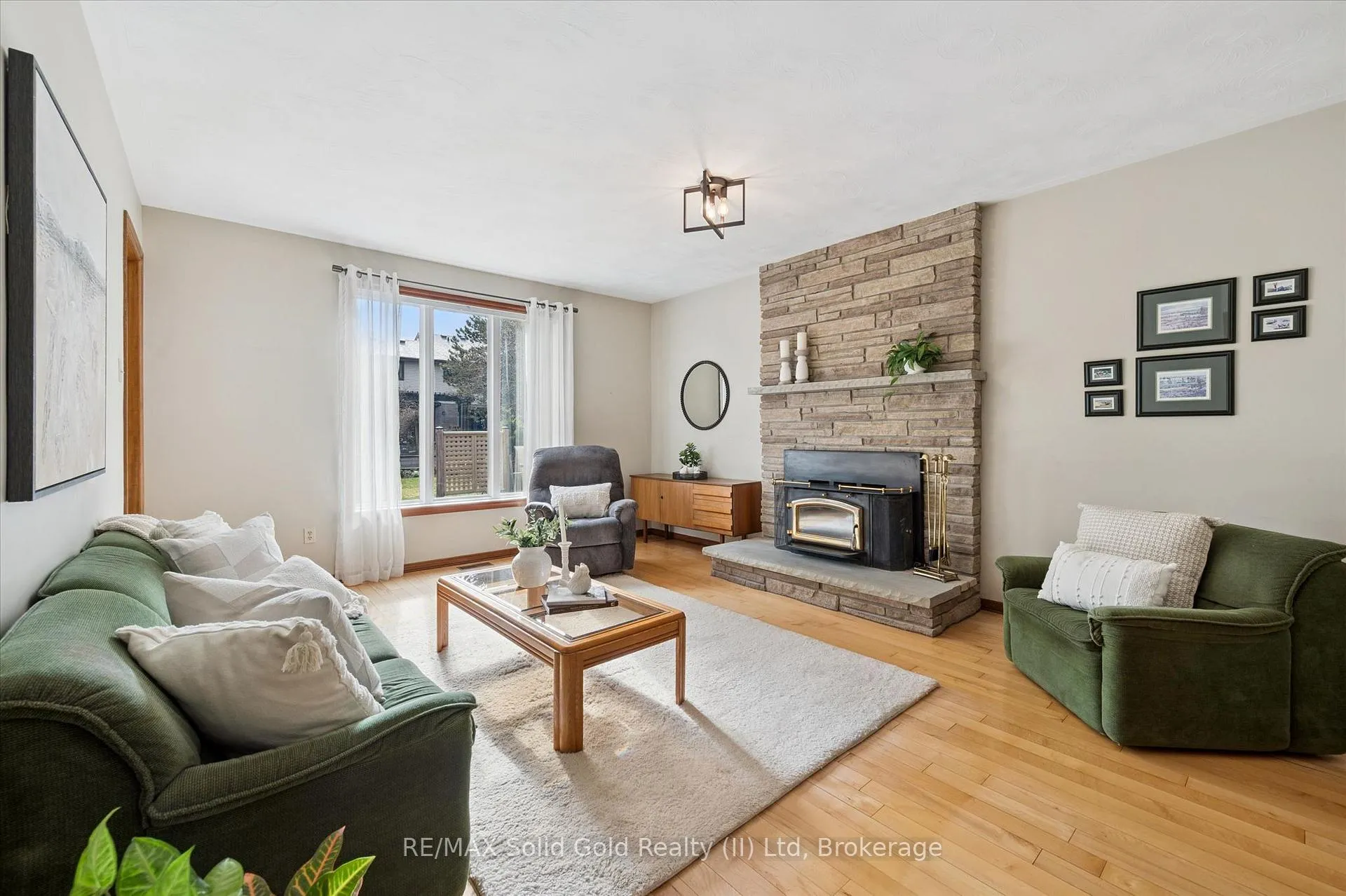 Photo 16 of 605 Stonebury Crescent, Waterloo — HOMEH