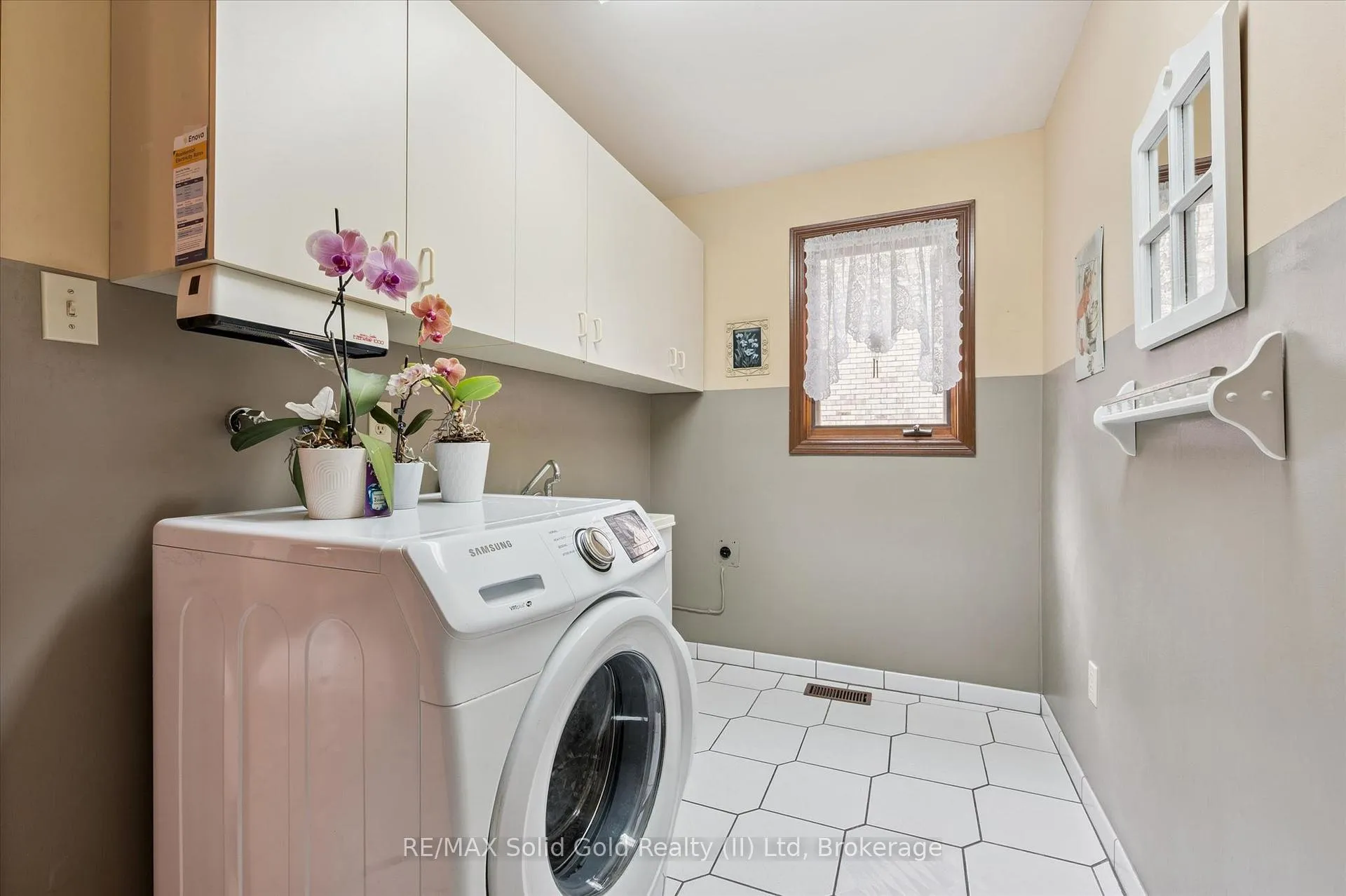 Photo 20 of 605 Stonebury Crescent, Waterloo — HOMEH