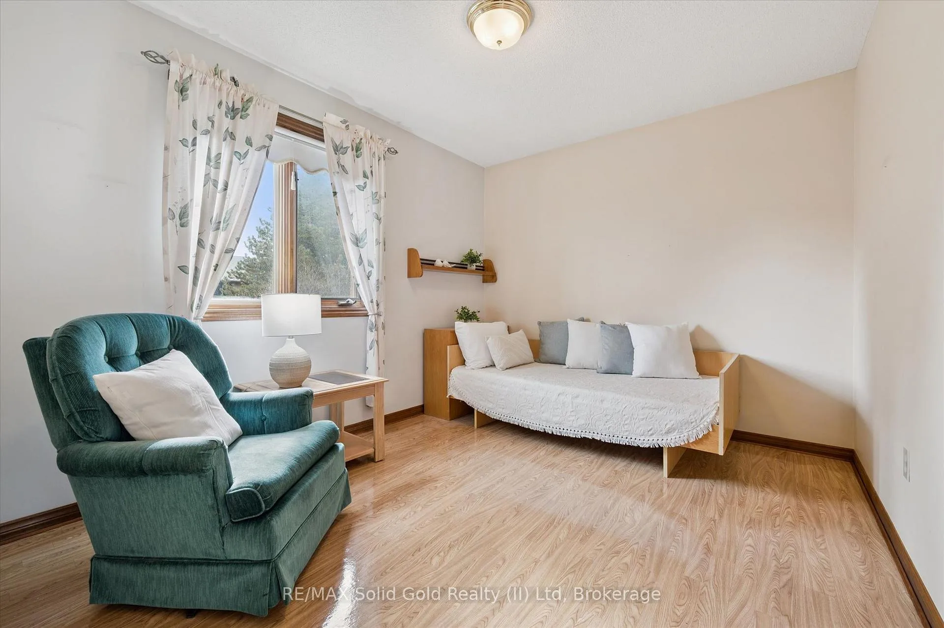 Photo 24 of 605 Stonebury Crescent, Waterloo — HOMEH