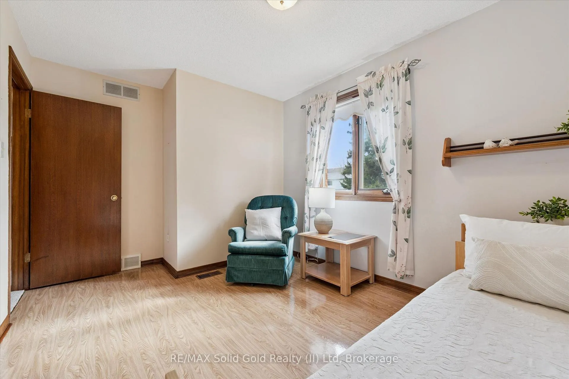 Photo 25 of 605 Stonebury Crescent, Waterloo — HOMEH