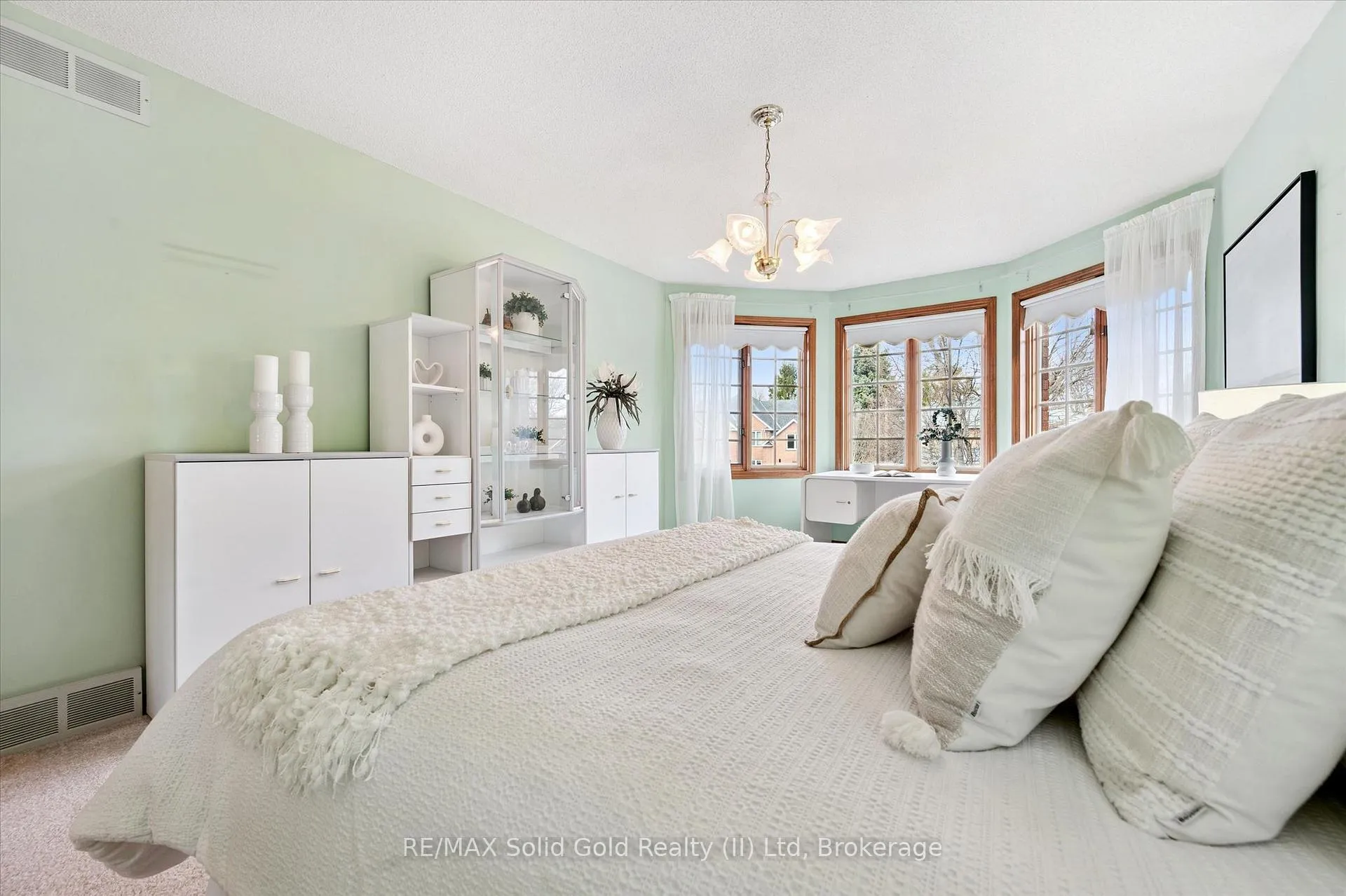 Photo 30 of 605 Stonebury Crescent, Waterloo — HOMEH
