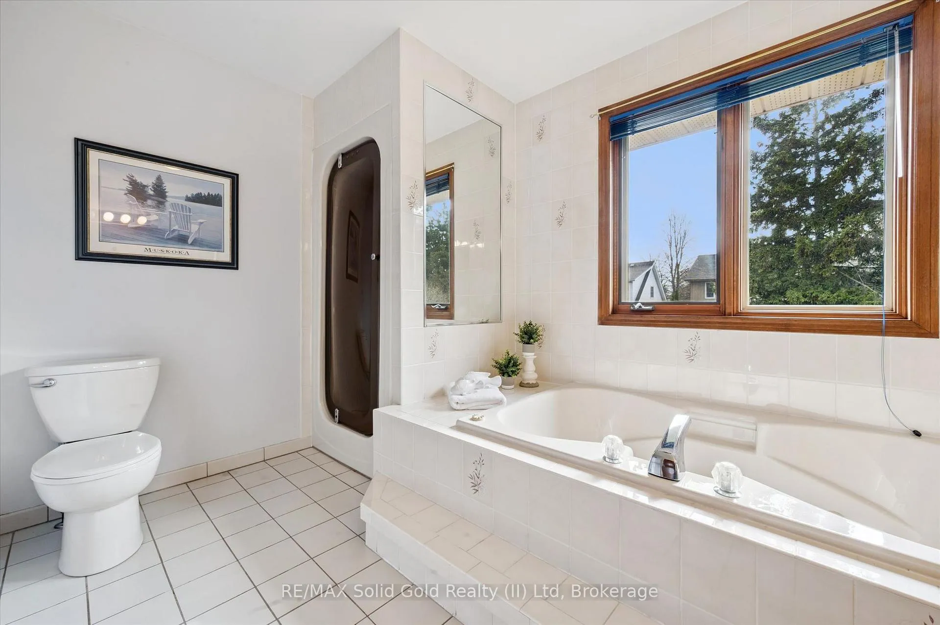 Photo 33 of 605 Stonebury Crescent, Waterloo — HOMEH