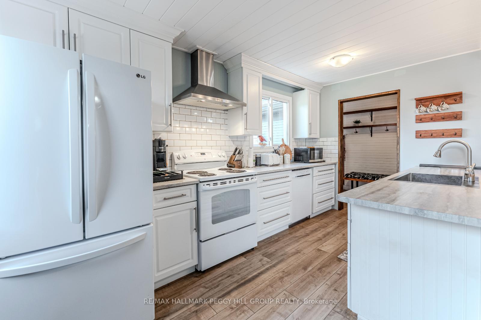 Photo 4 of 56 Janice Drive, Barrie, Sunnidale — HOMEH