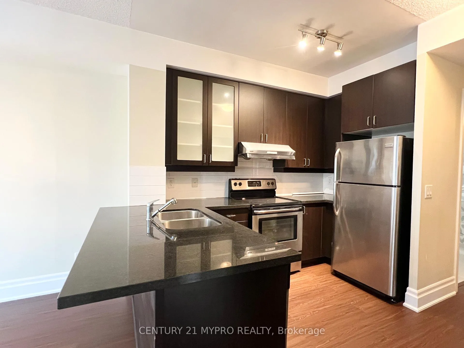Photo 1 of Unit 405, 111 Upper Duke Crescent, Markham, Unionville — HOMEH